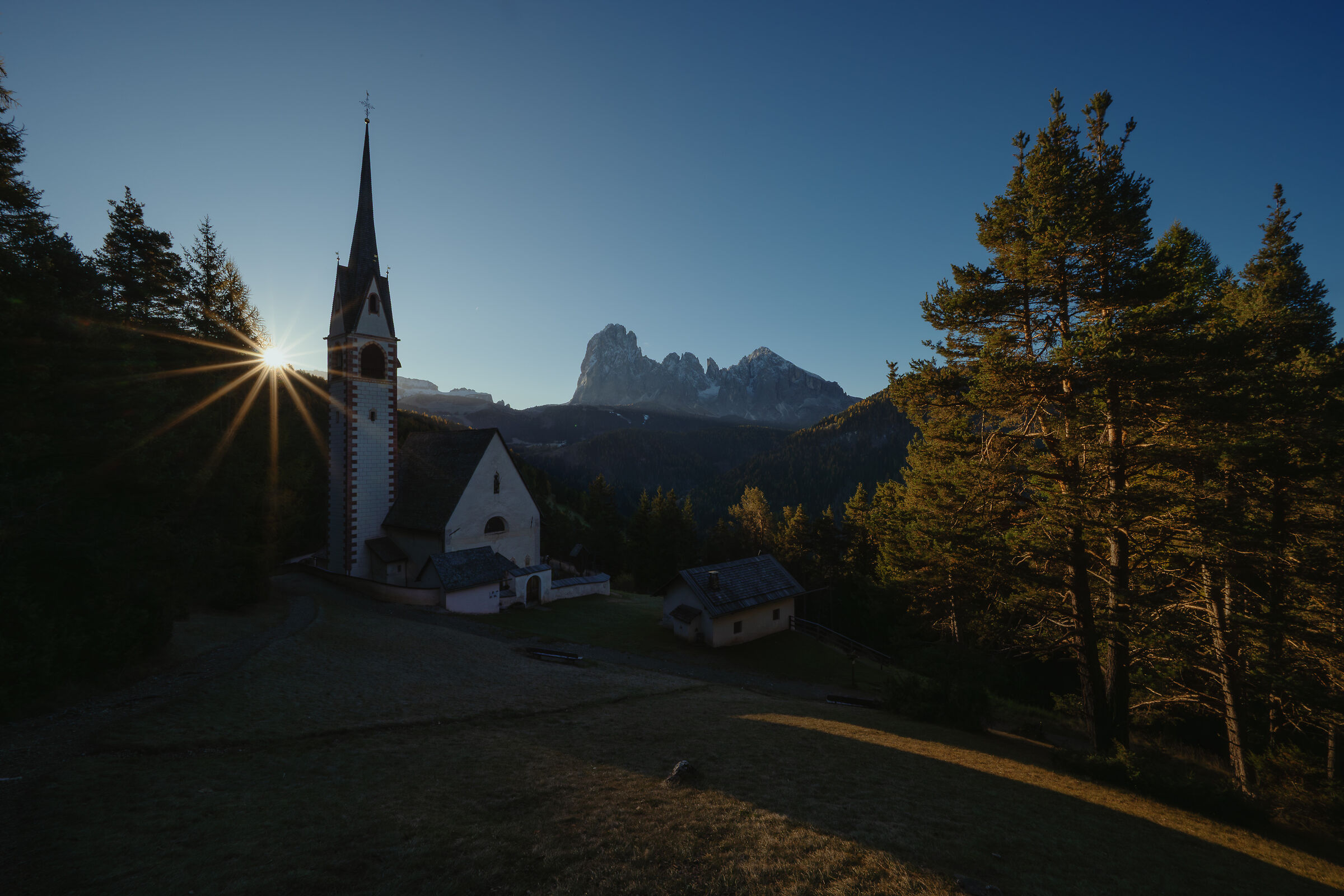 Sunrise at the Church of San Giacomo (Ortisei)