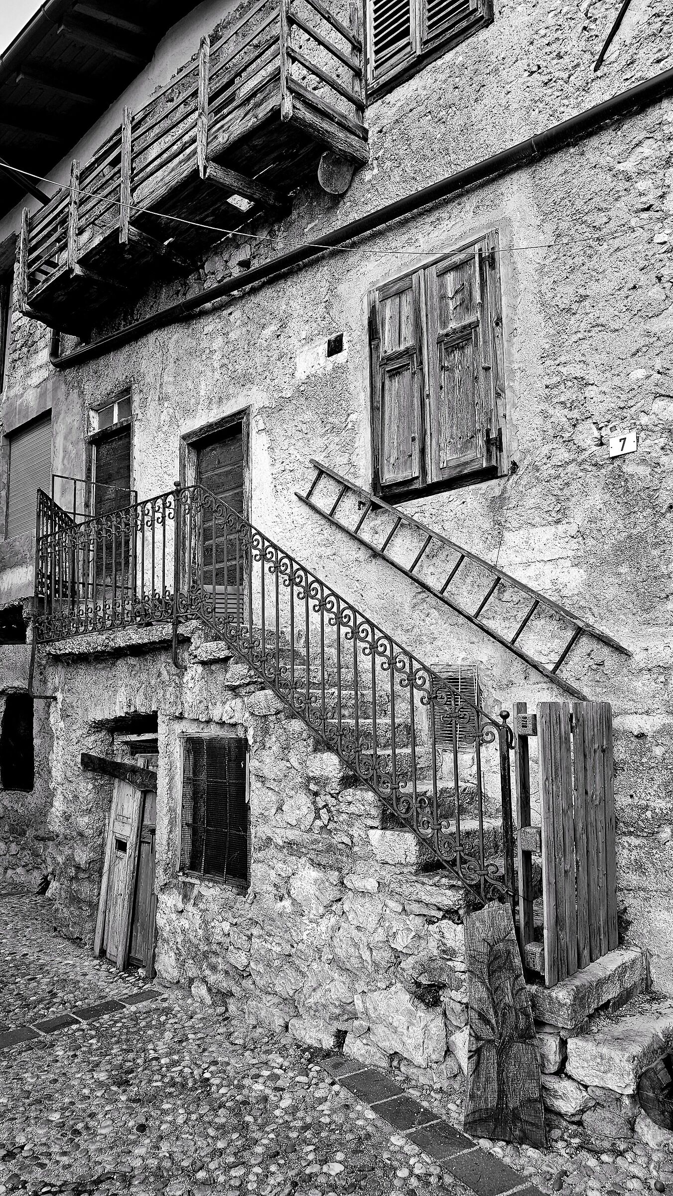 Vecchia casa abbandonata b/w
