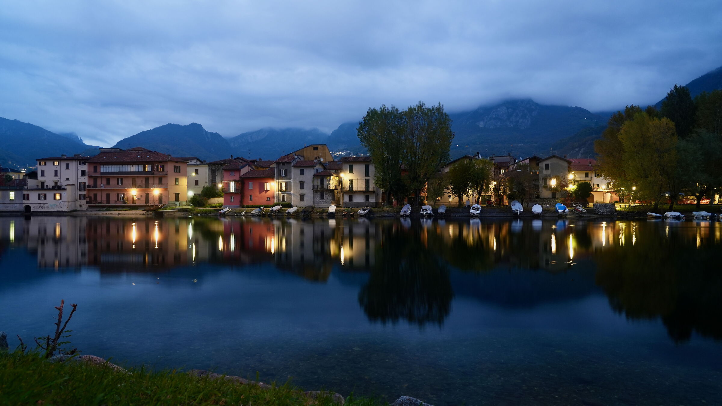 Pescarenico, twilight at the end of October