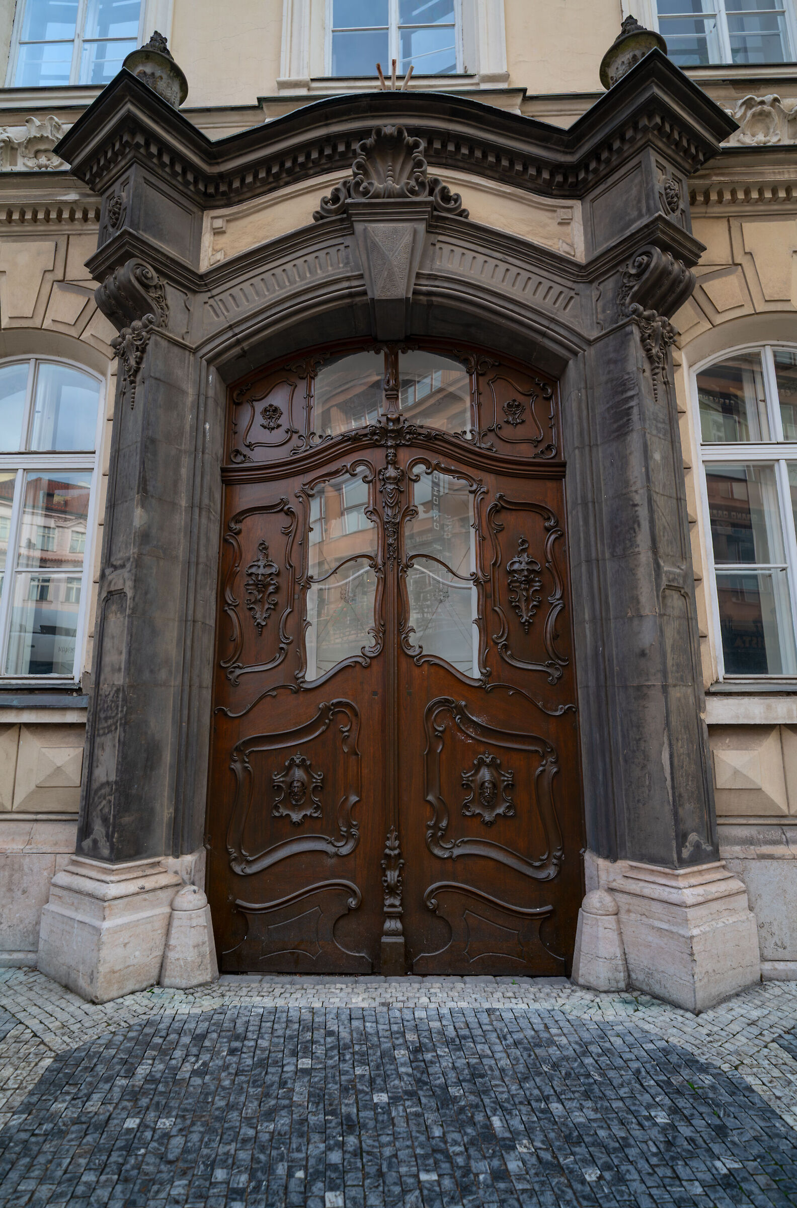 Portone Palazzo Clam-Gallas