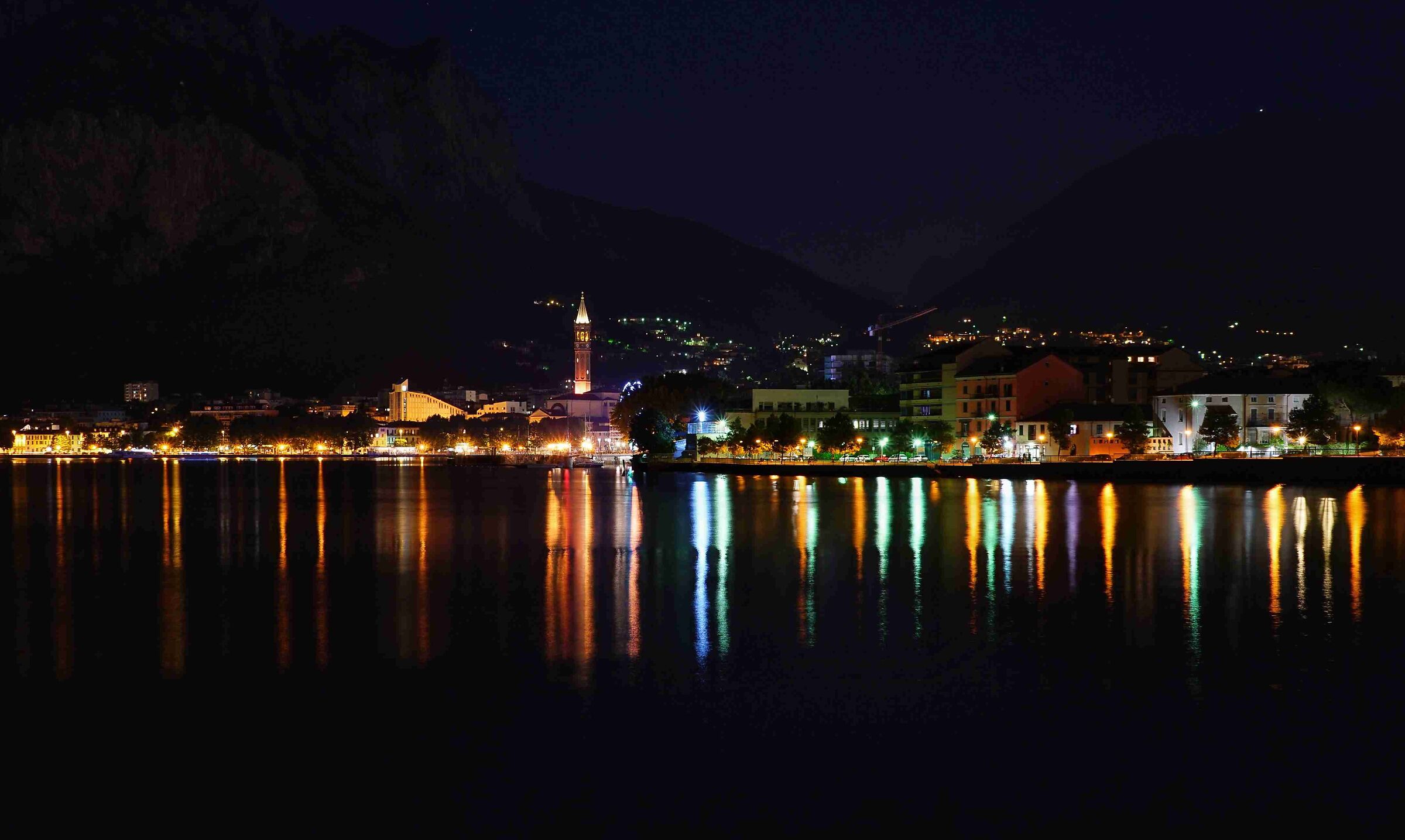 Lecco by night