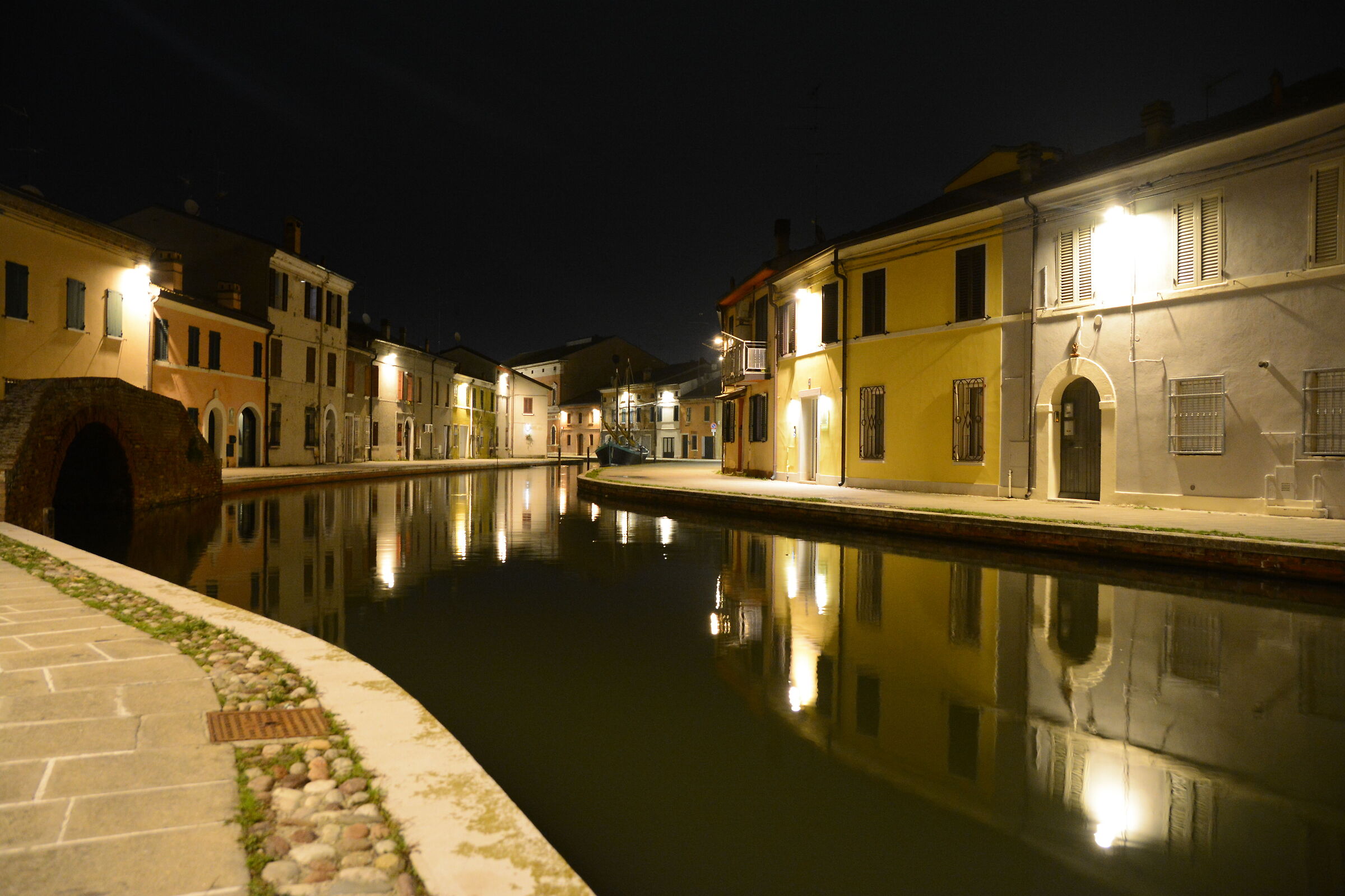 Comacchio at night