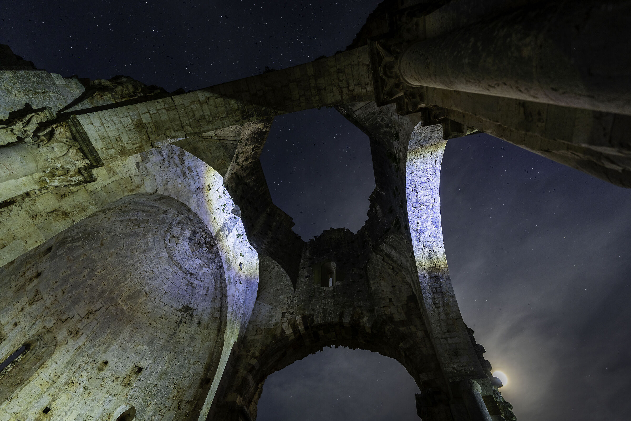 antichi ruderi e stelle