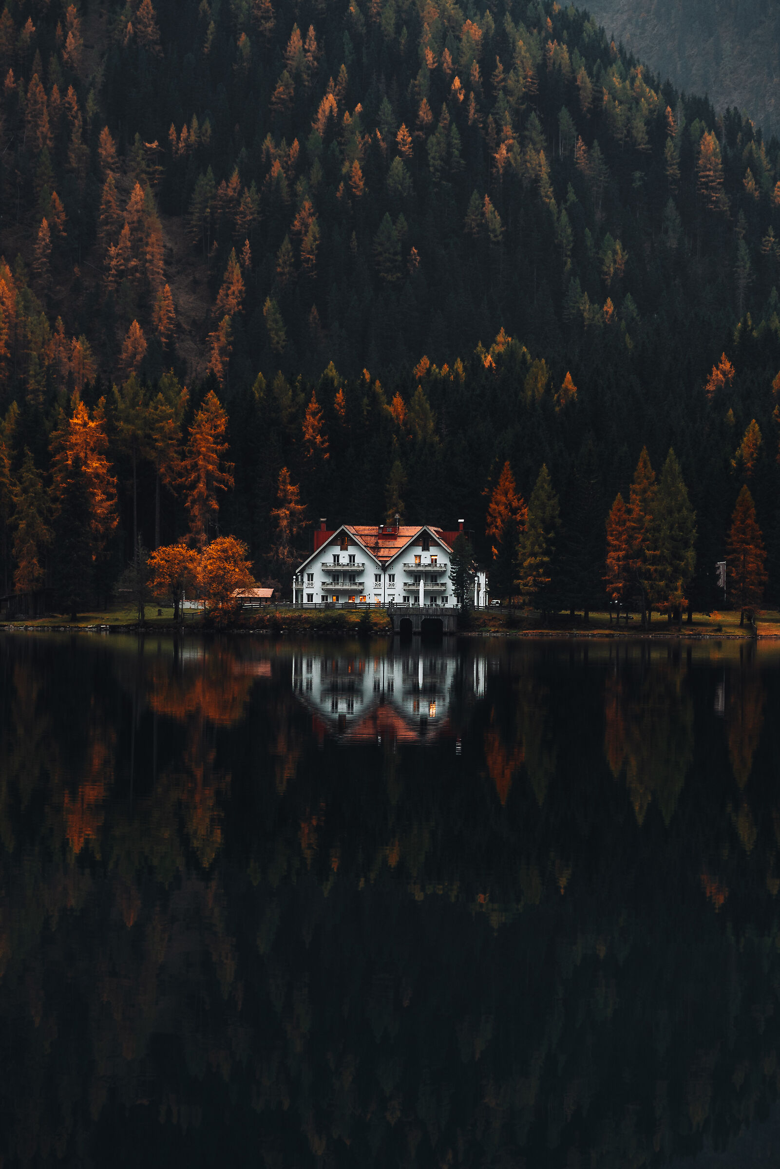 Lago di anterselva e i suoi riflessi
