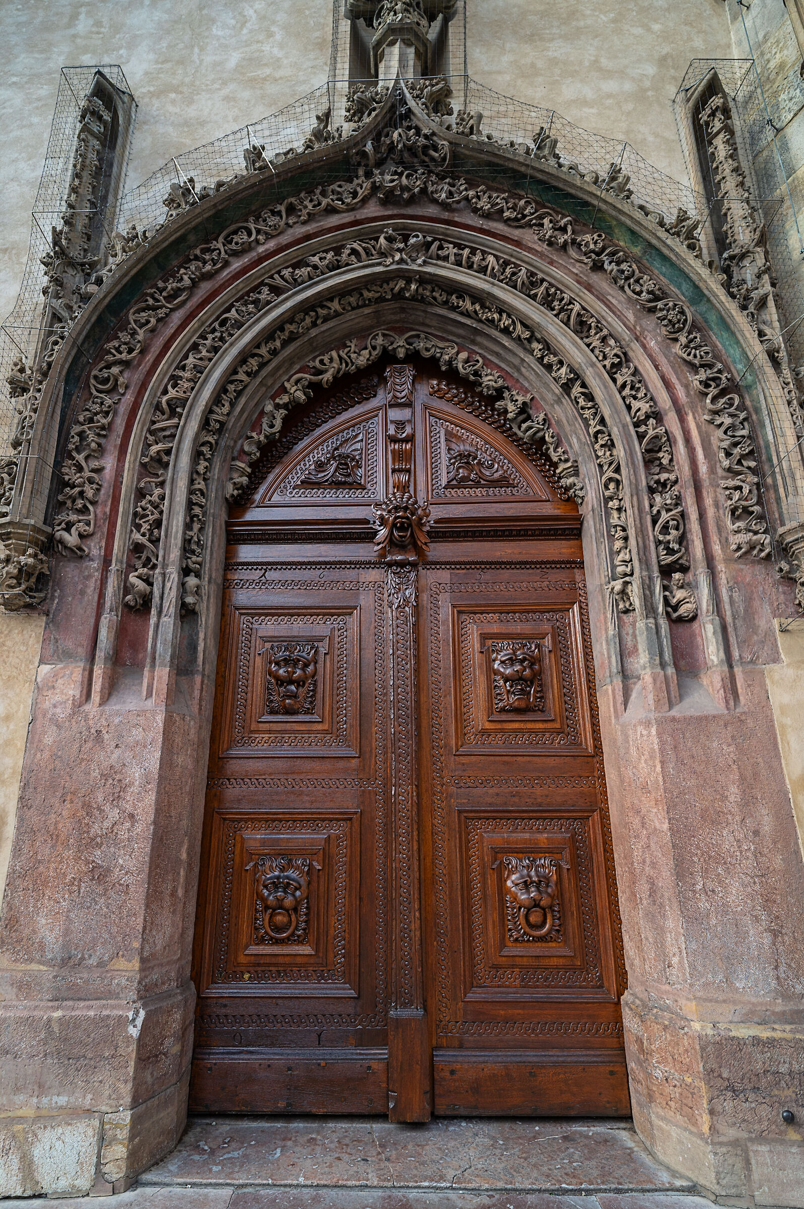 Porta gotica vecchio municipio