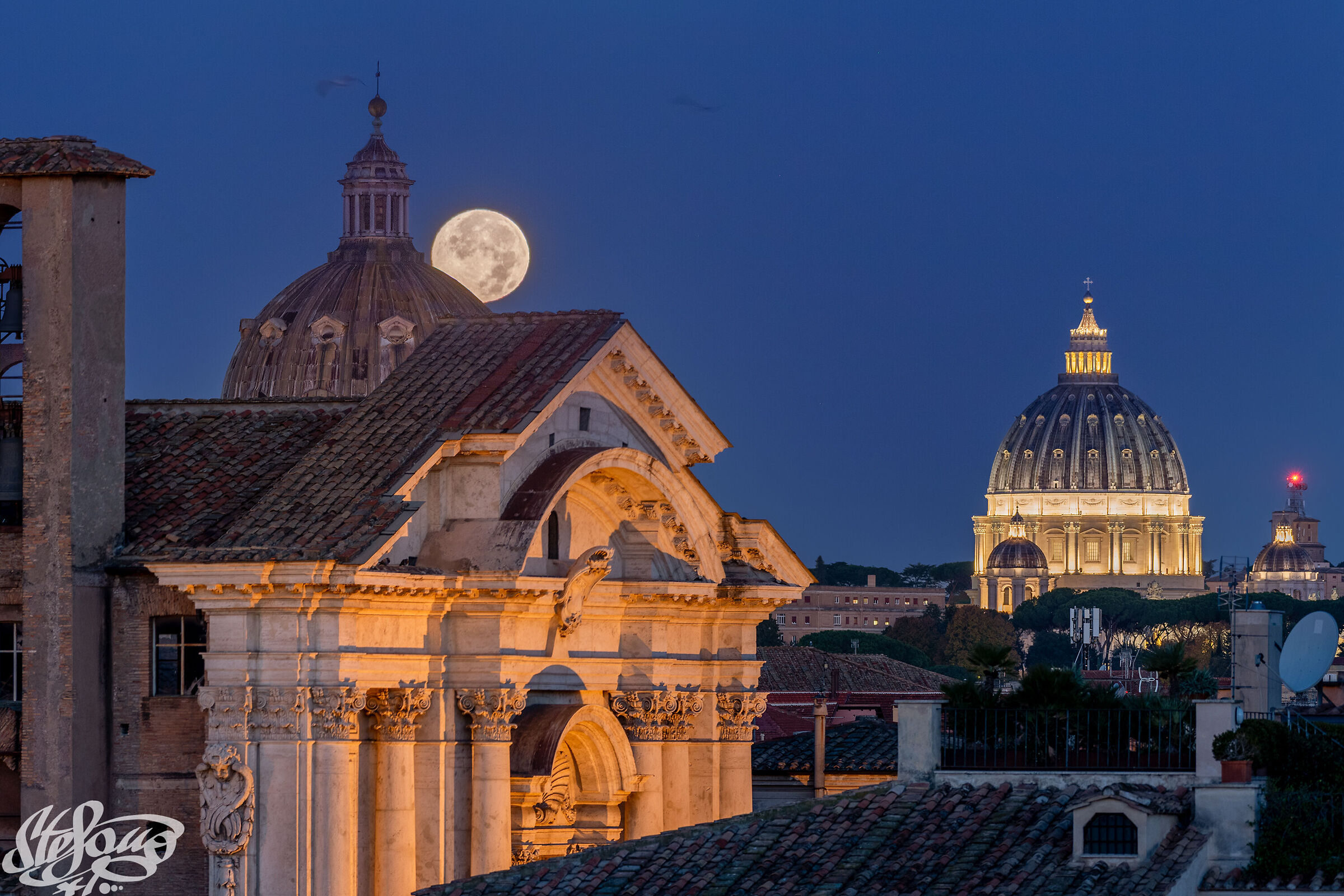 Moon of November 5, 2025 from Piazza Caffarelli