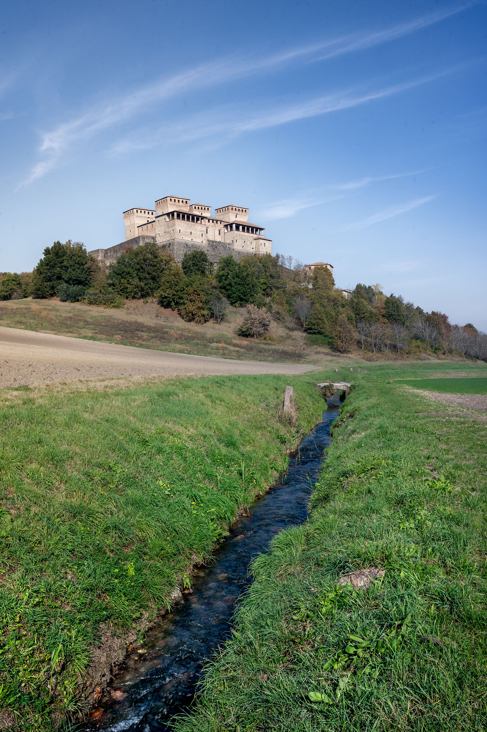 Castello di Torrechiara con canale