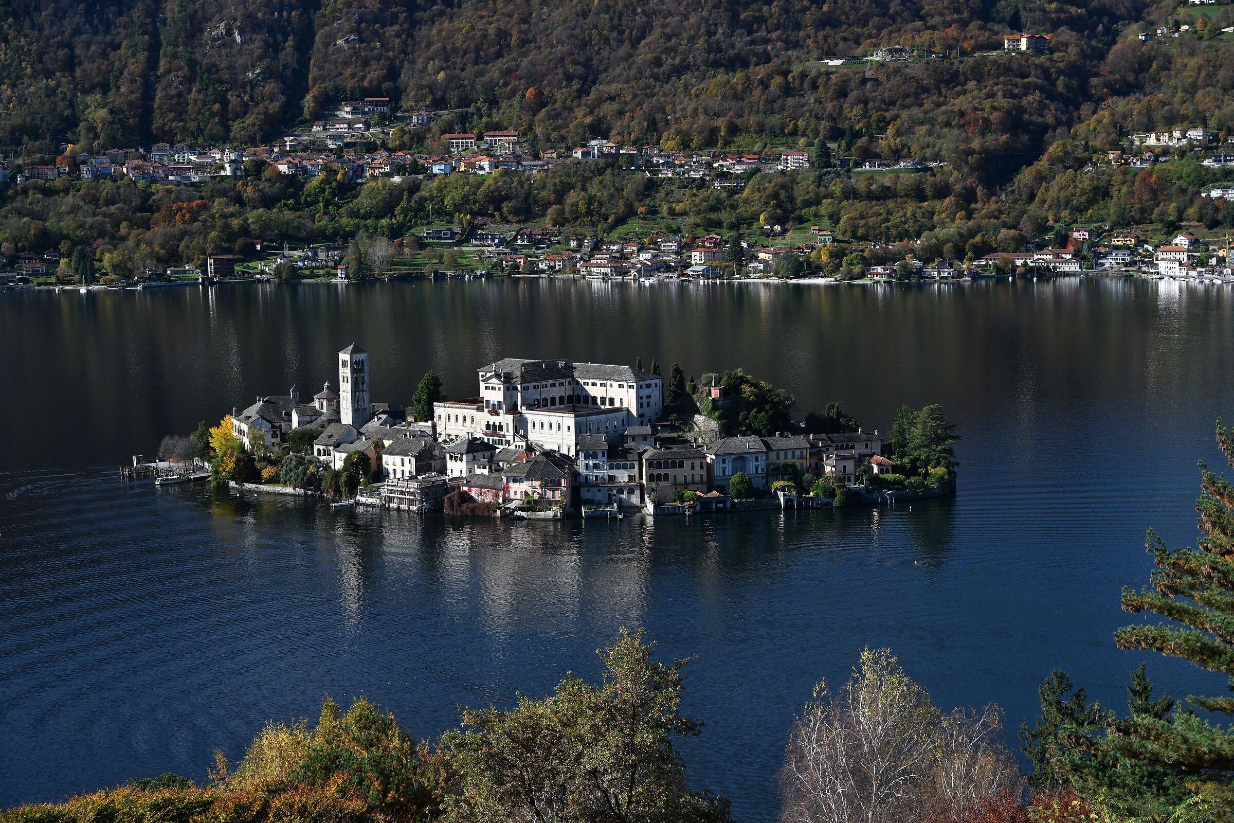 autumn colors Lake Orta