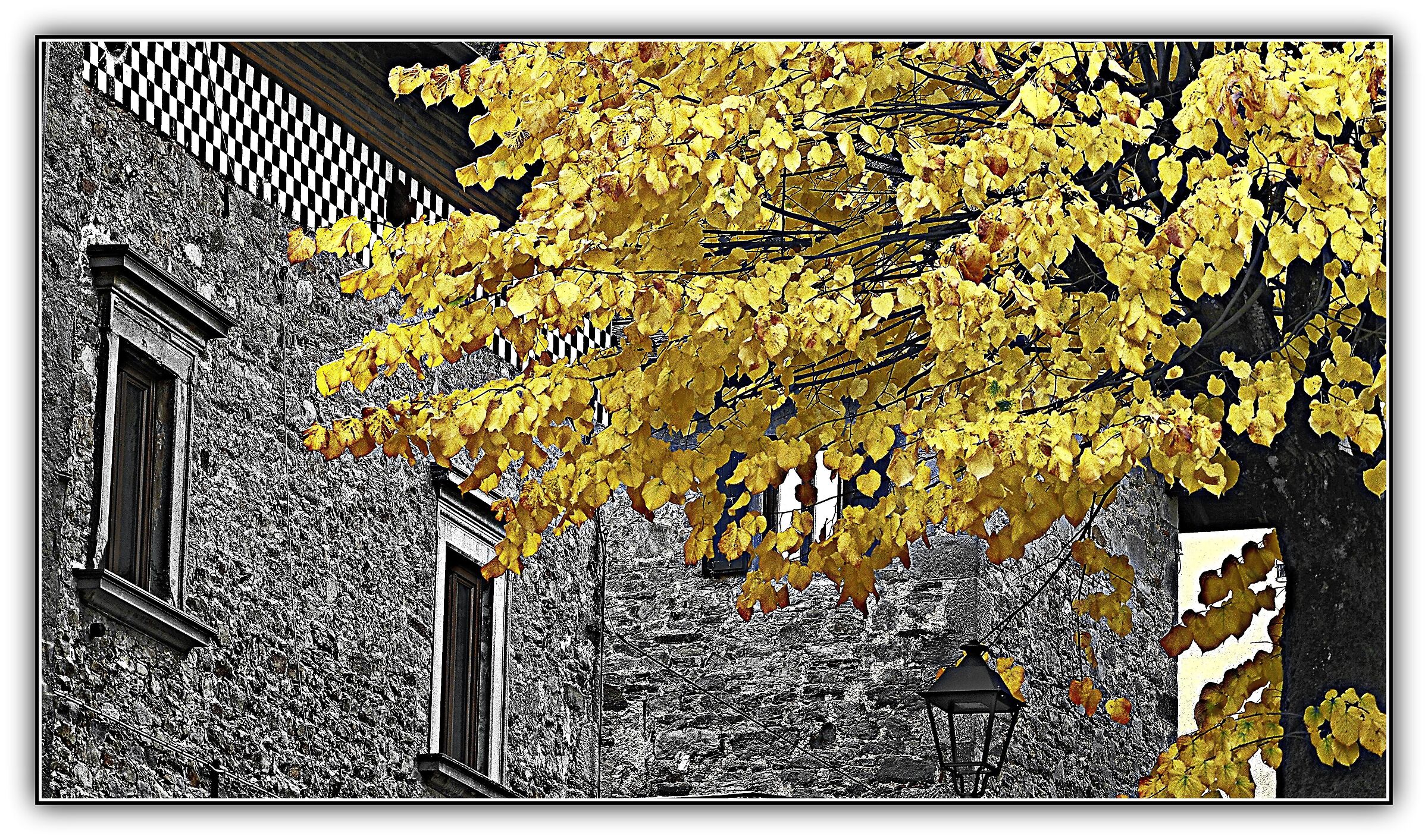 Autumn under the ancient walls