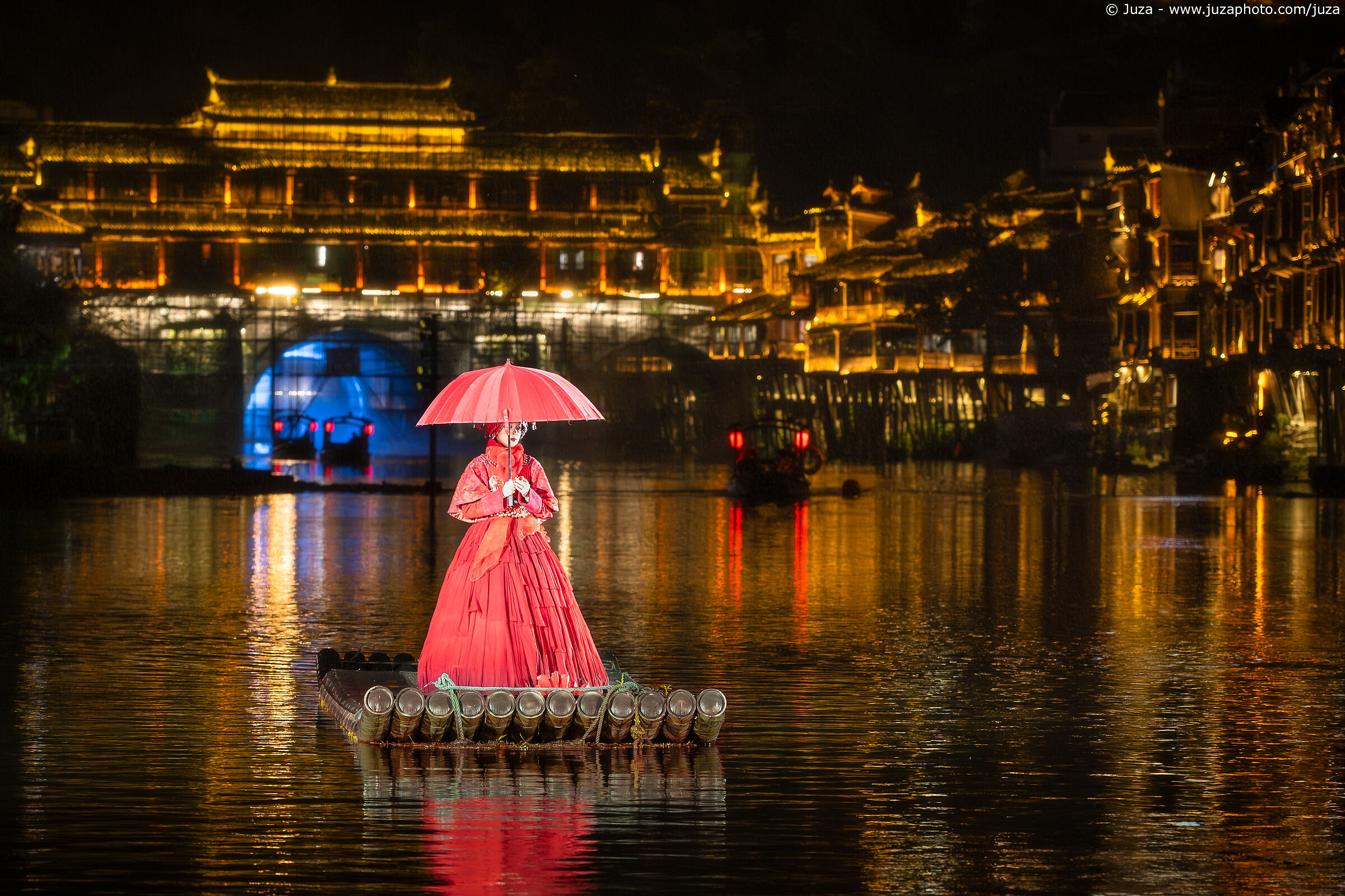 Spettacolo sul fiume, Fenghuang