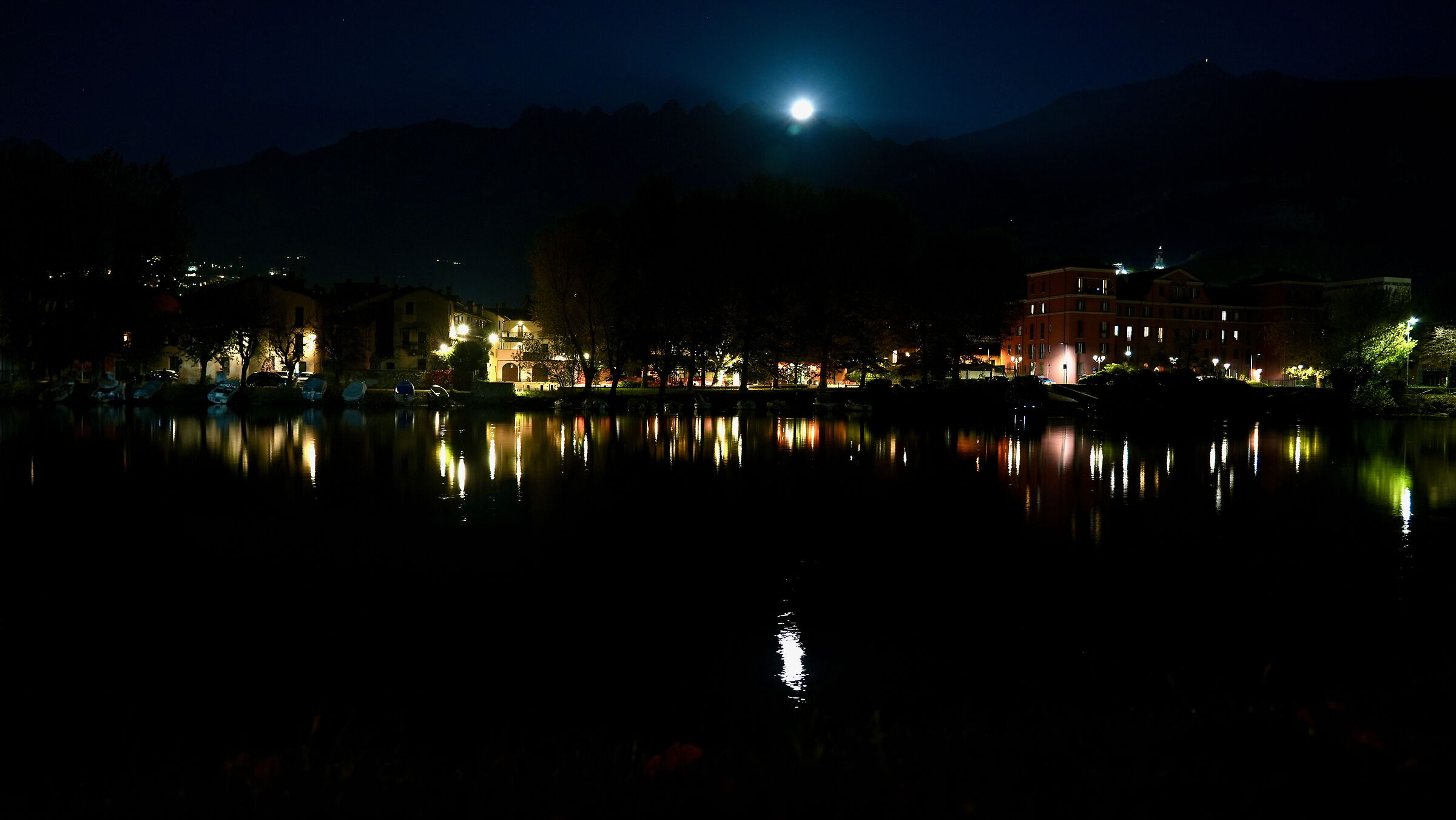 Pescarenico, nocturnal with full moon
