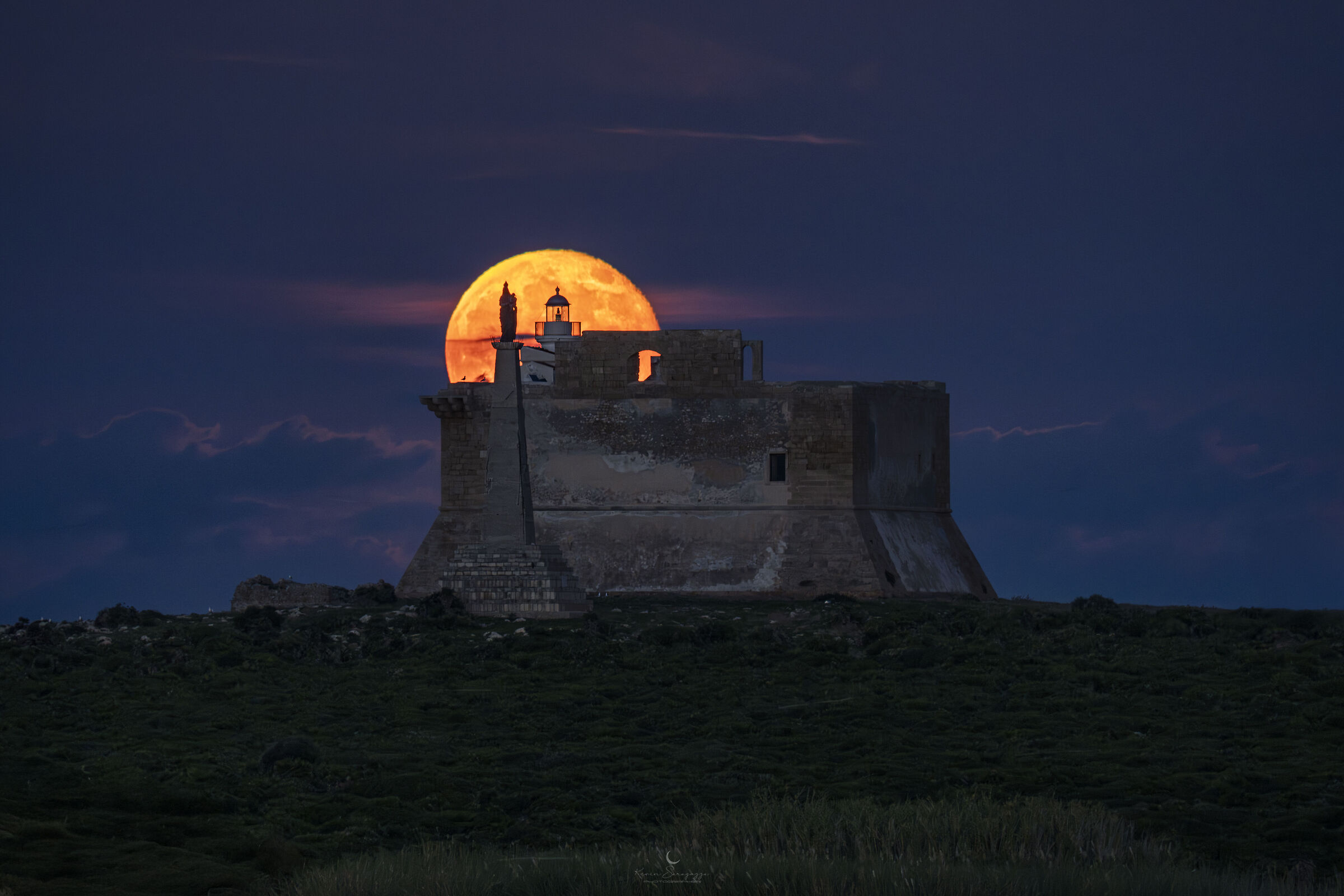 Lunar alignment in the direction of Forte di Capo Passero