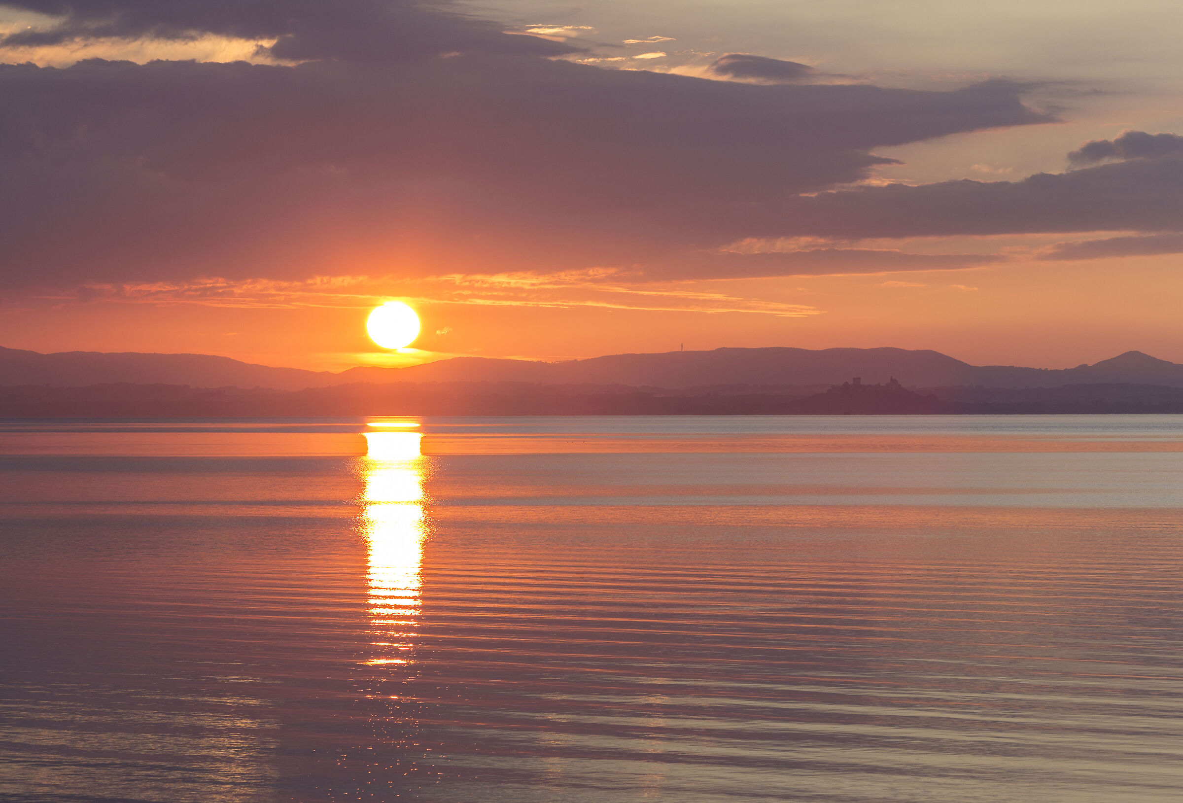 Tramonto sul Lago Trasimeno ..