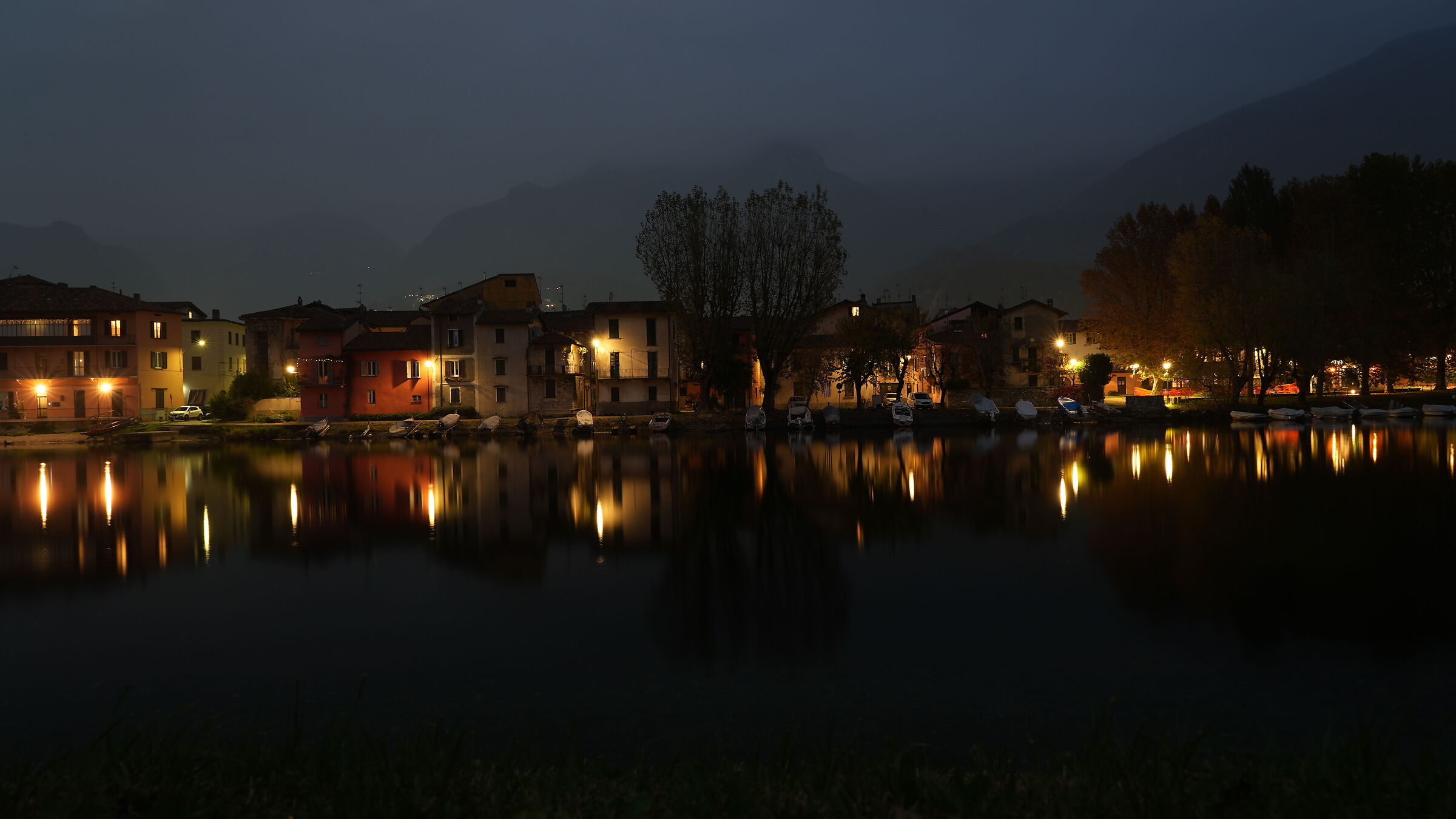 Pescarenico, twilight at the beginning of November