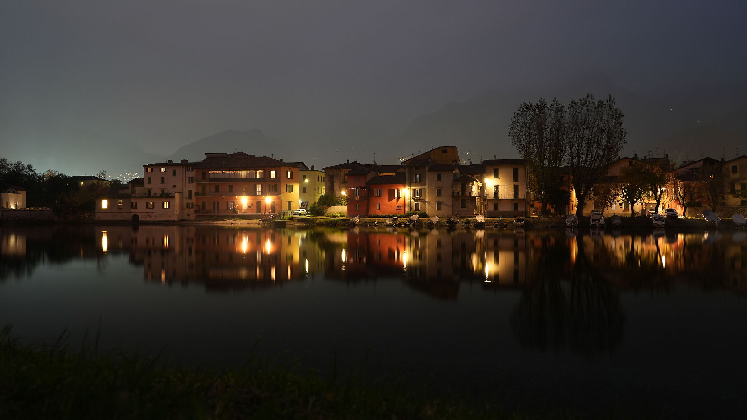 Pescarenico, twilight of early November 4