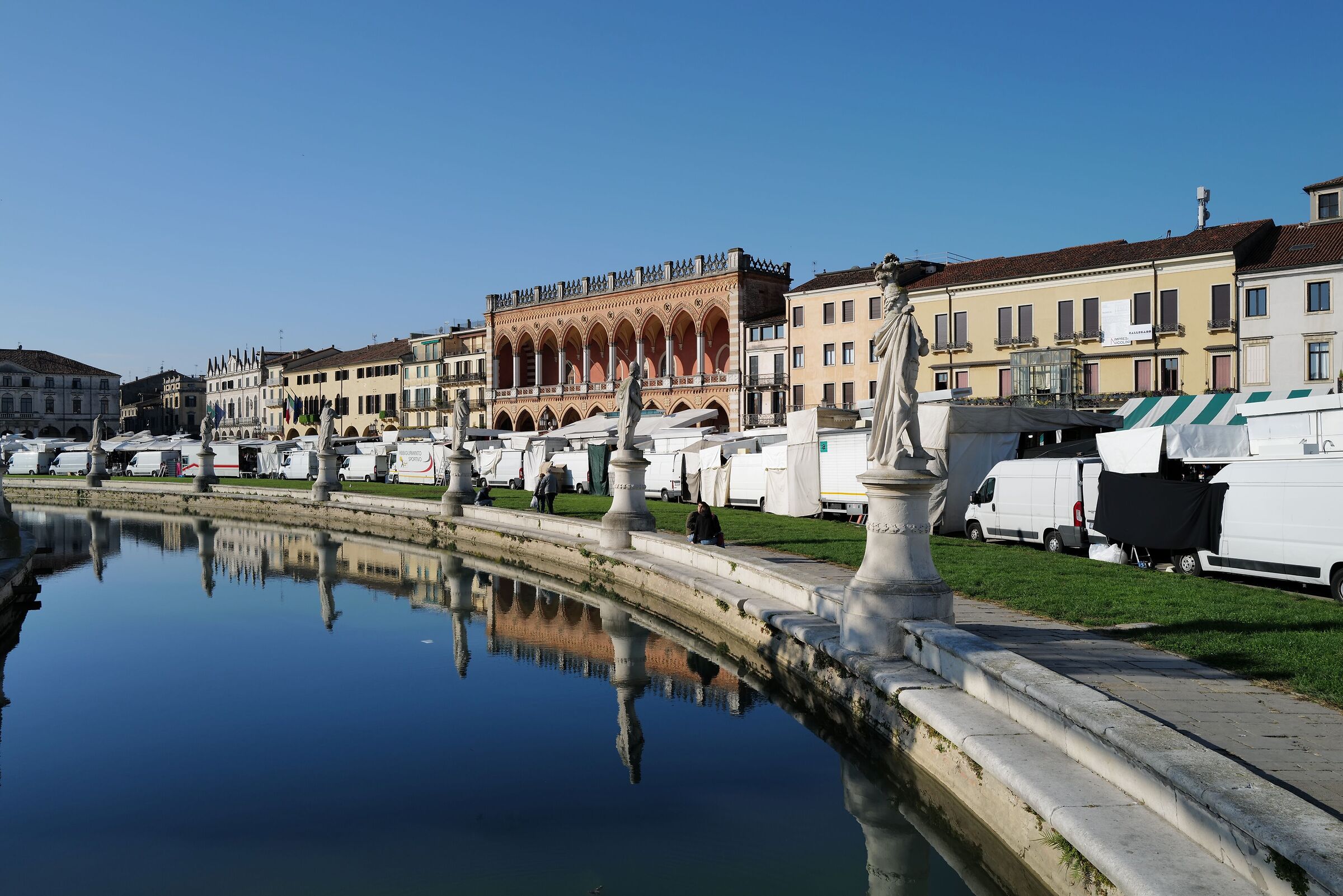 Padua, Prato della Valle - The market