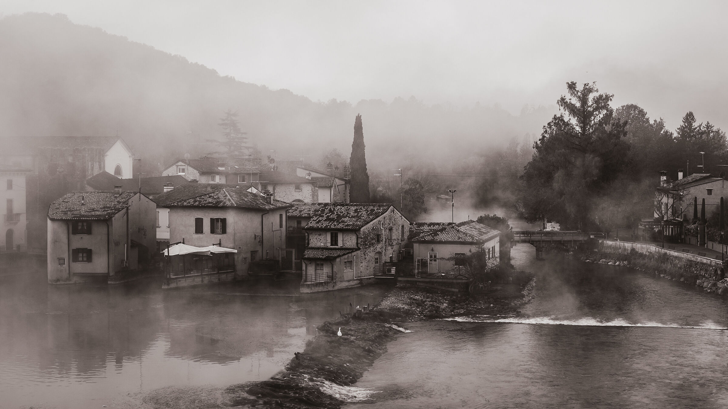 Foggy sunrise in Borghetto