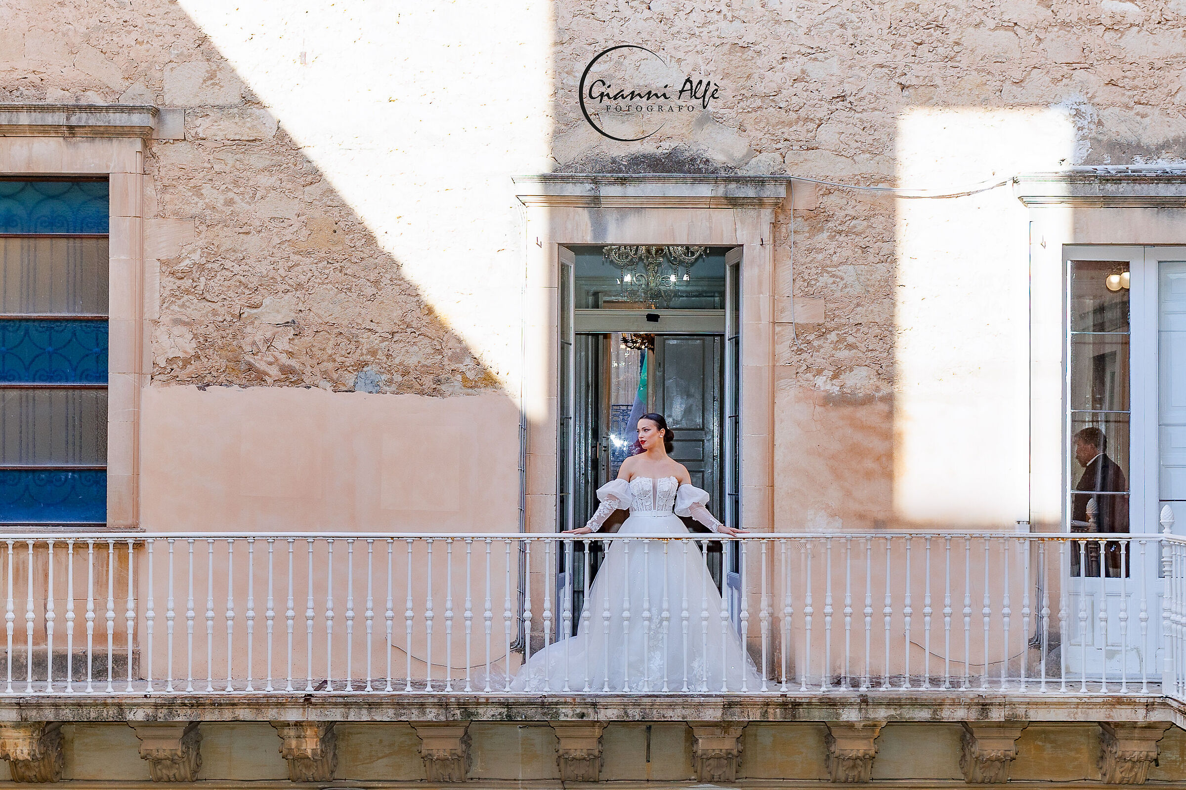 Mariachiara sul balcone