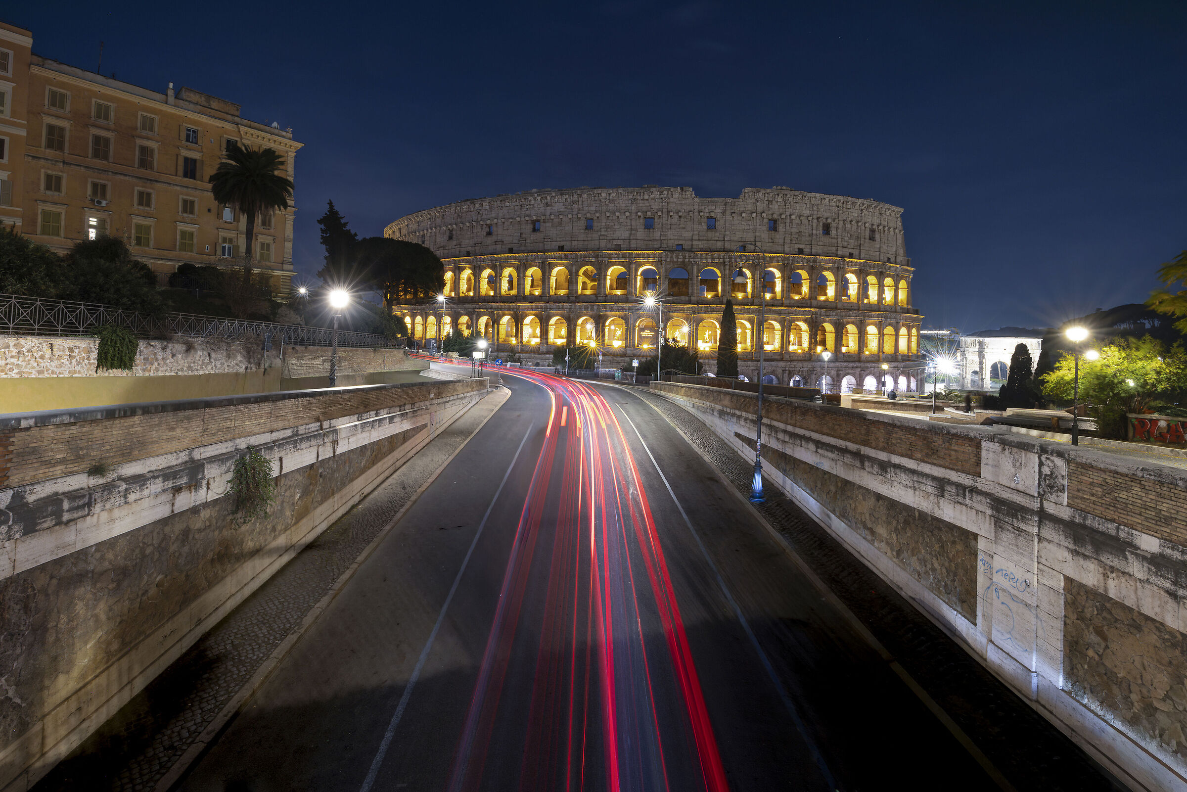 Le scie luminose del Colosseo, un classico di Roma