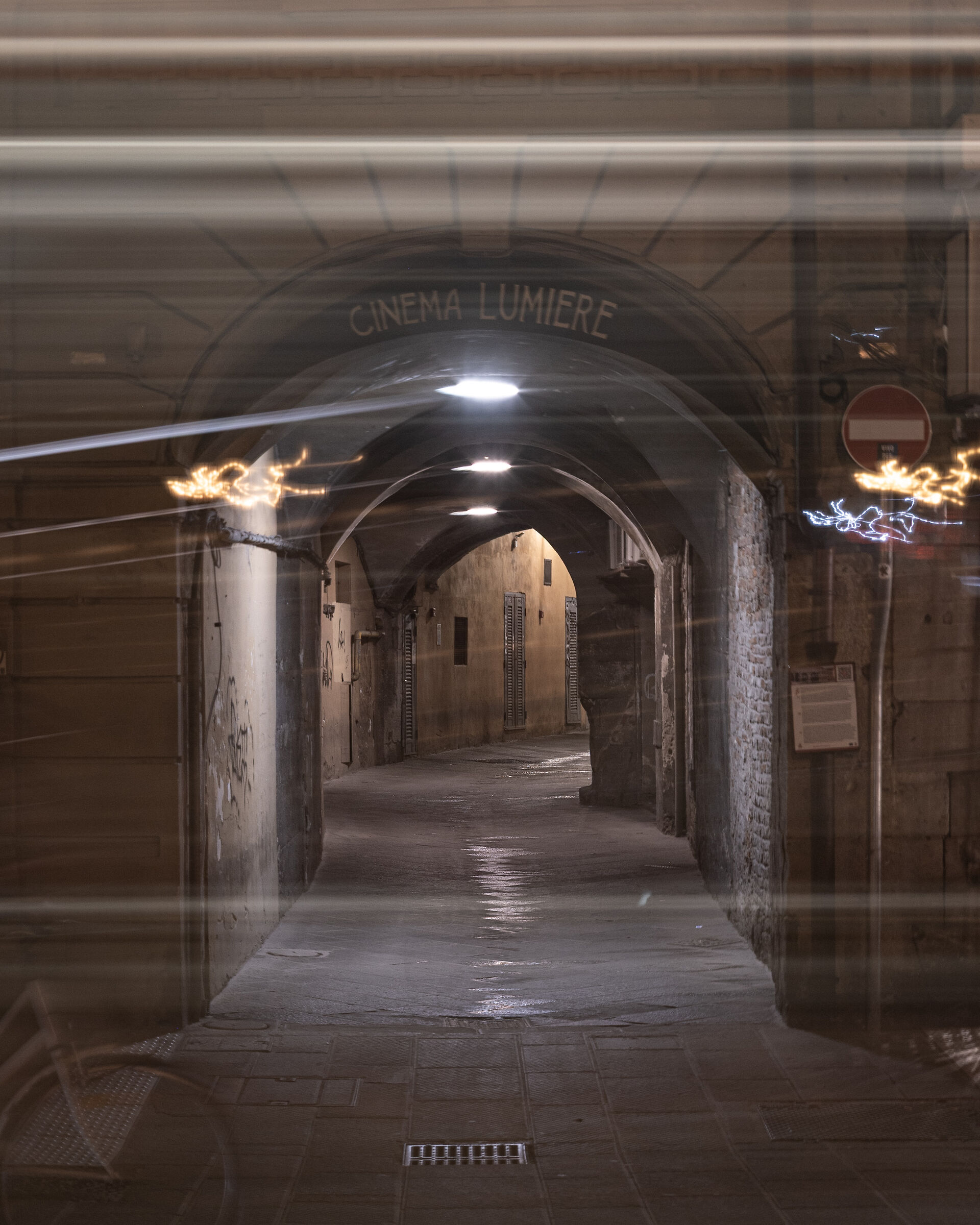 The alley and its ghosts