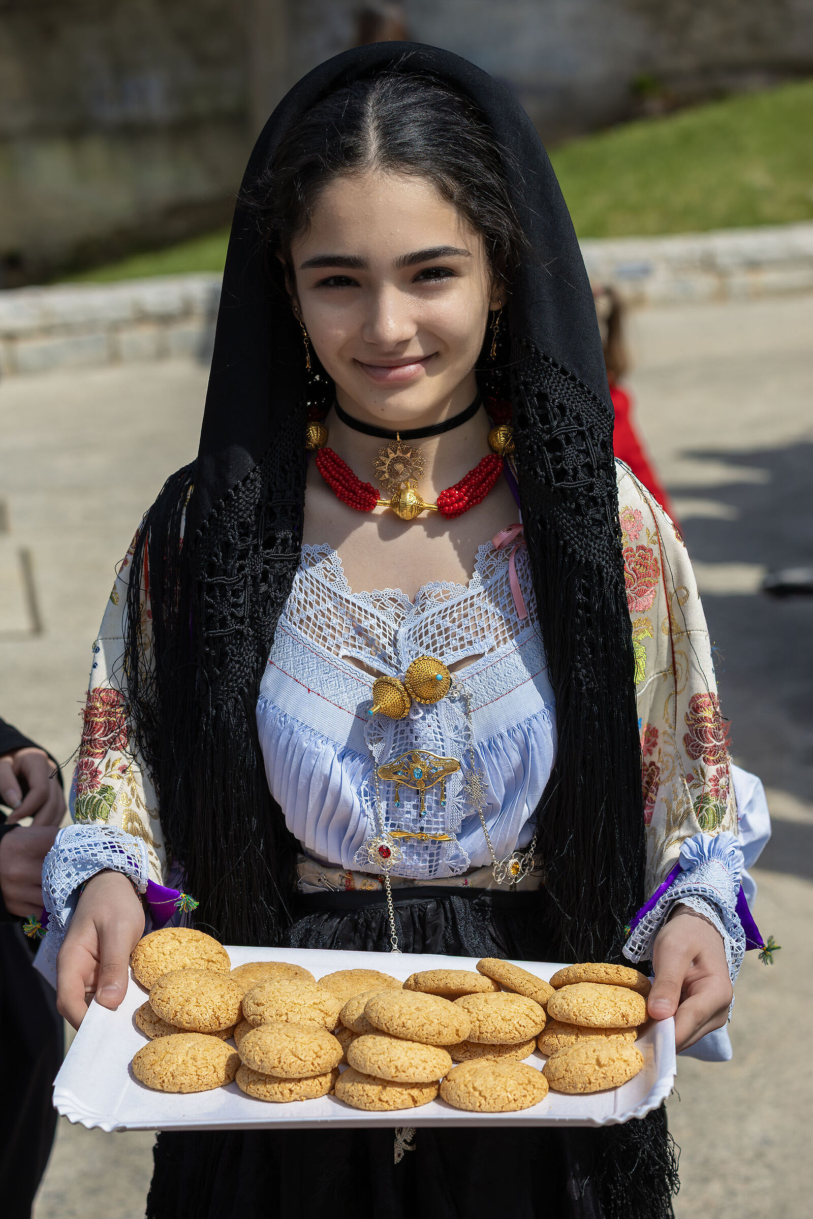 Oliena girl with macaroons