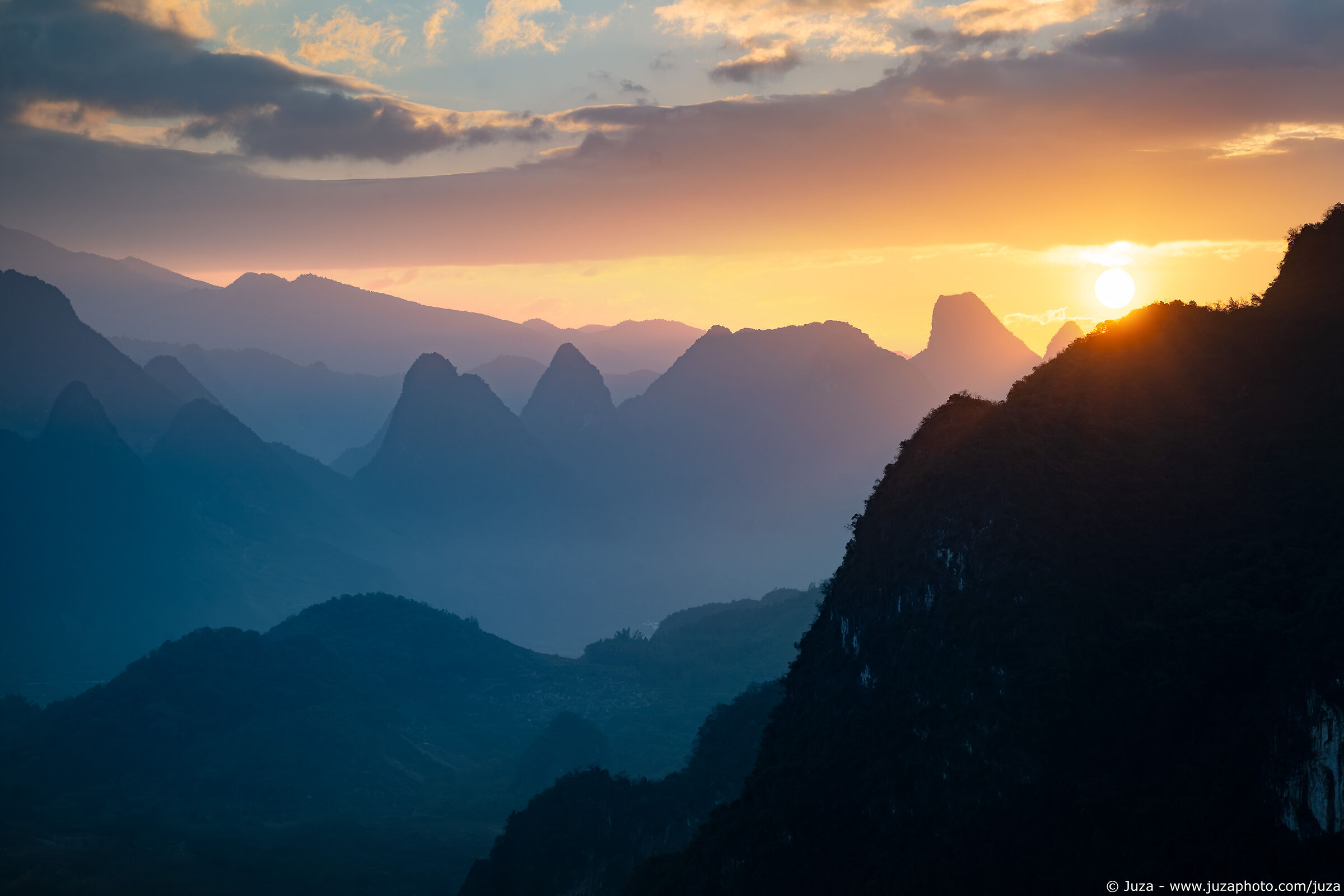 Sunrise from Lao Zhaishan