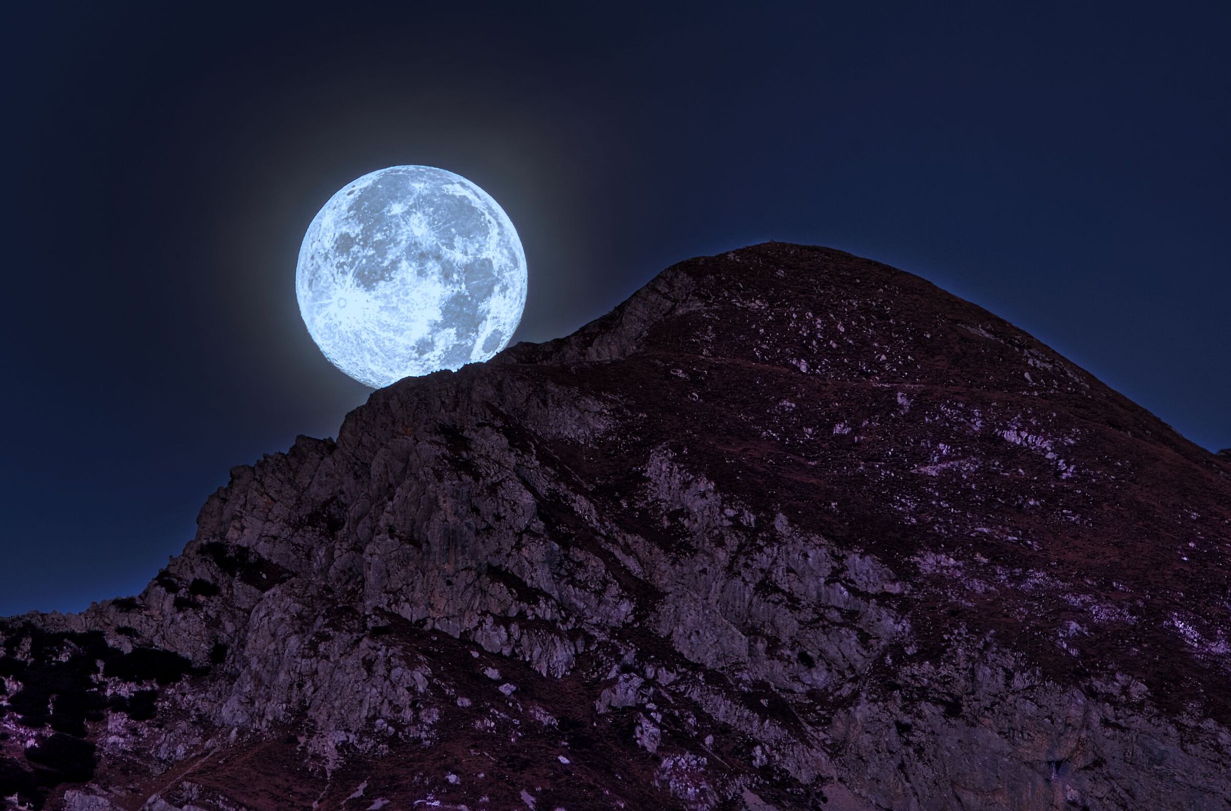 Moonset in Grigna