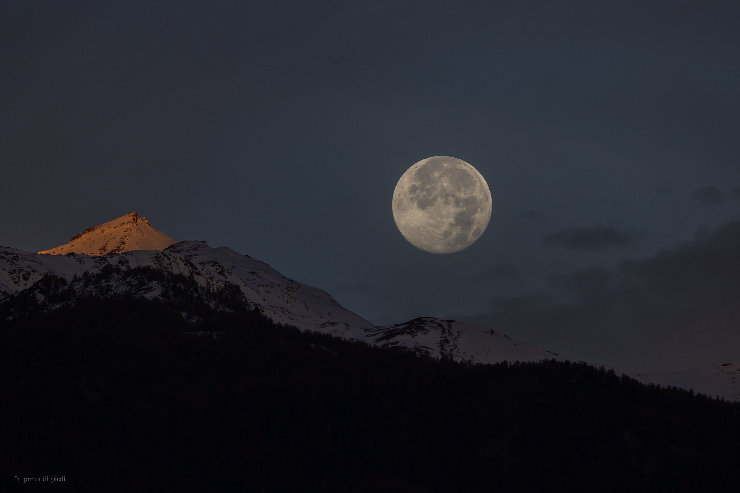 Sorgi, vivido sole, e uccidi l'invidiosa luna