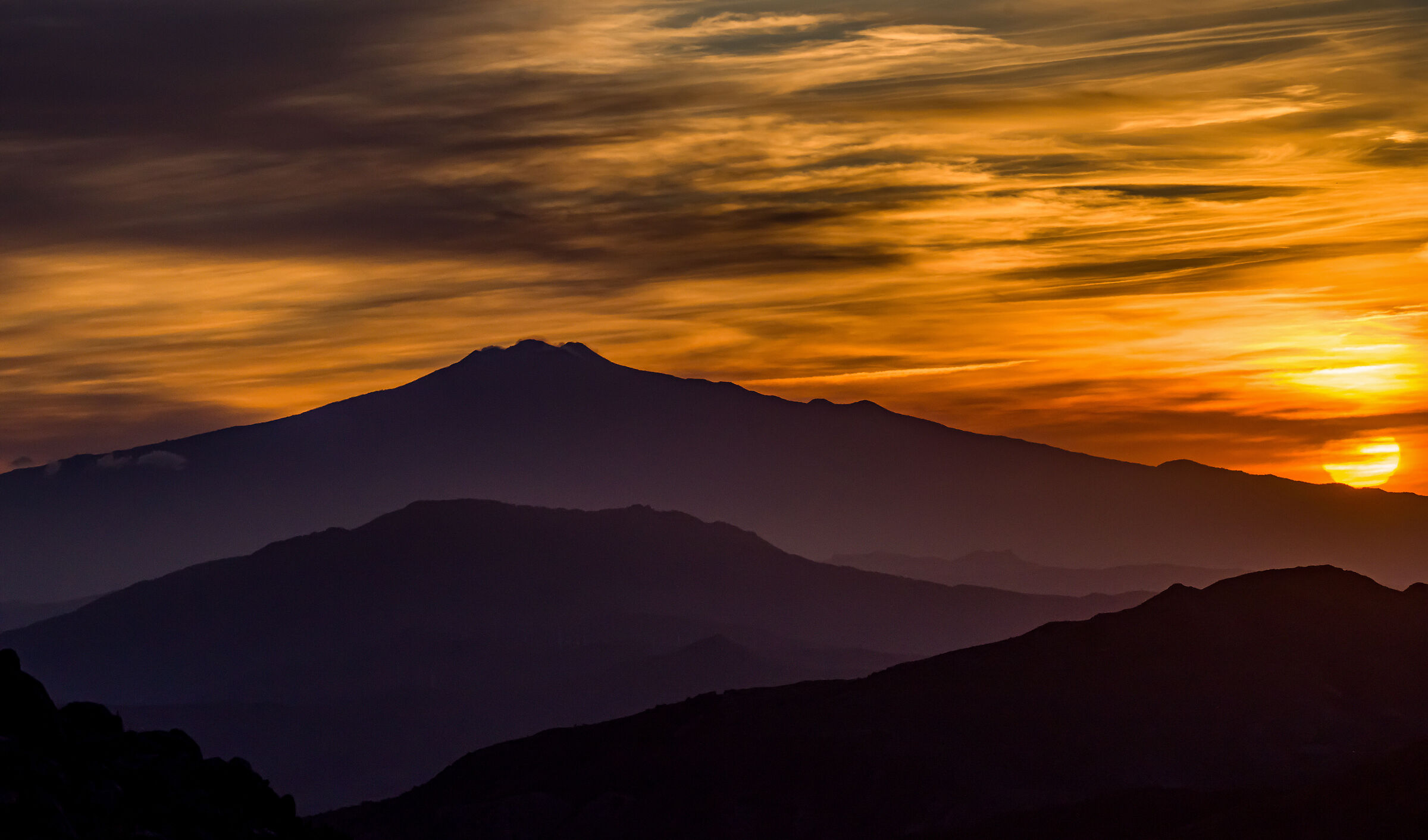 The sleeping volcano and the sky waking up