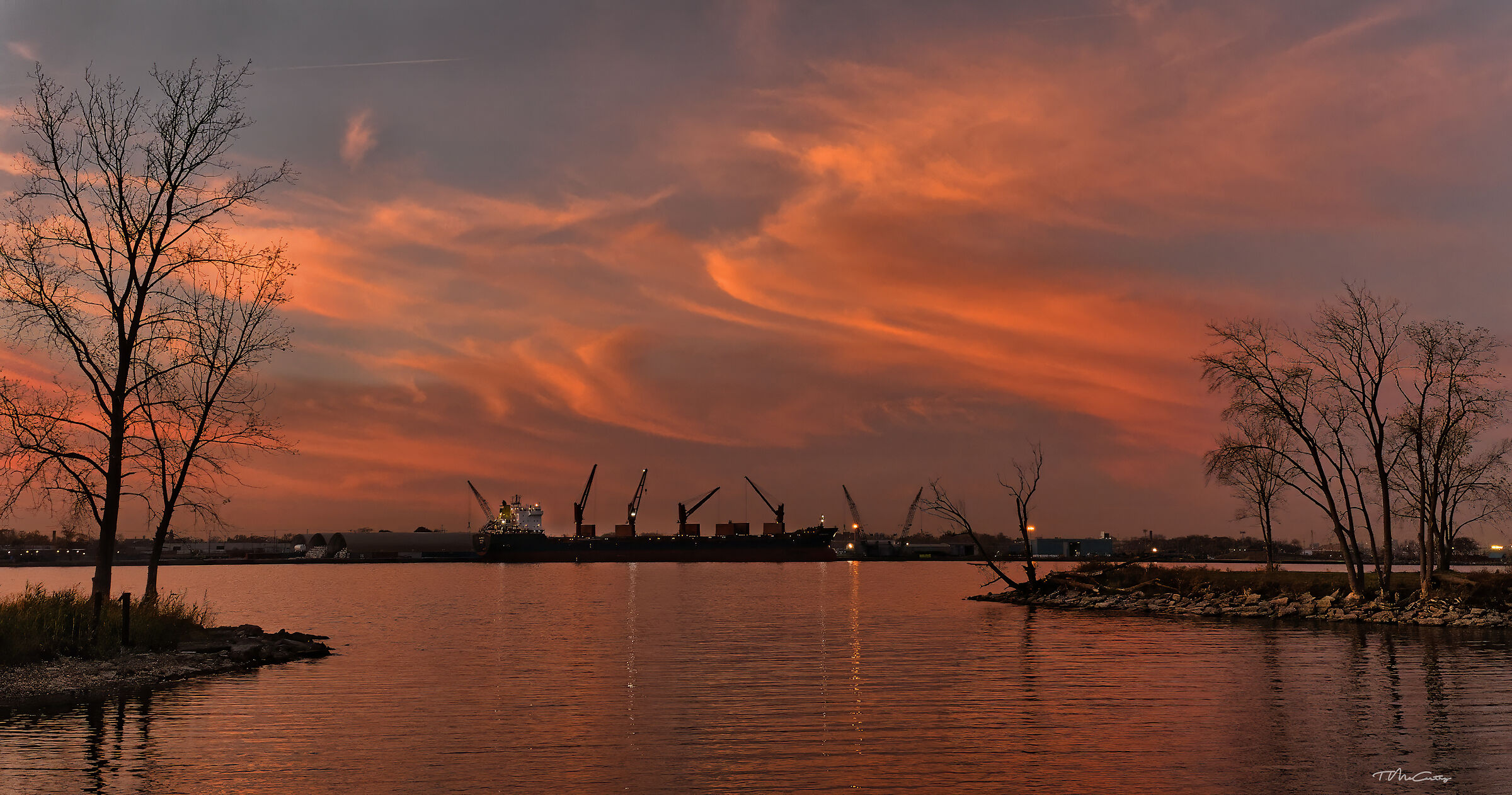 Tramonto autunnale sul fiume