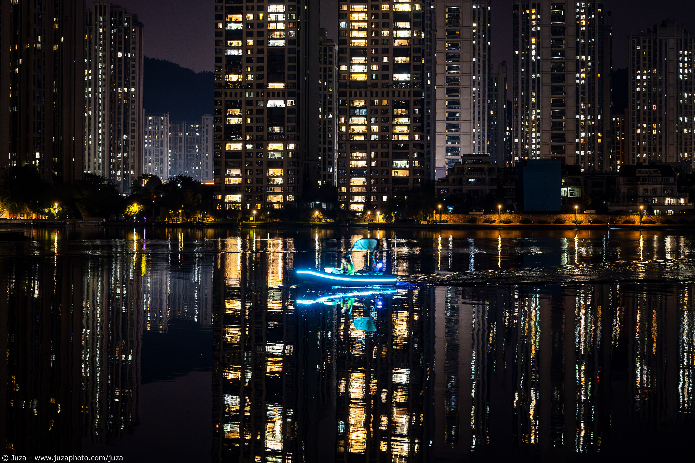 Navigating through the reflections of the city