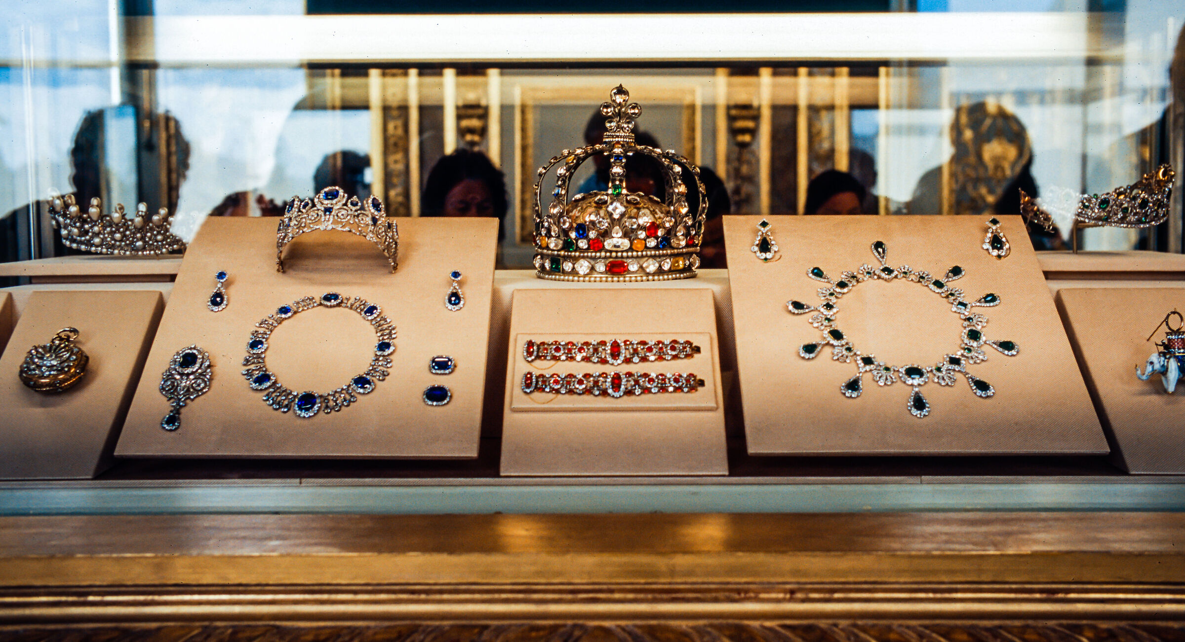 I gioielli rubati al Louvre di Parigi