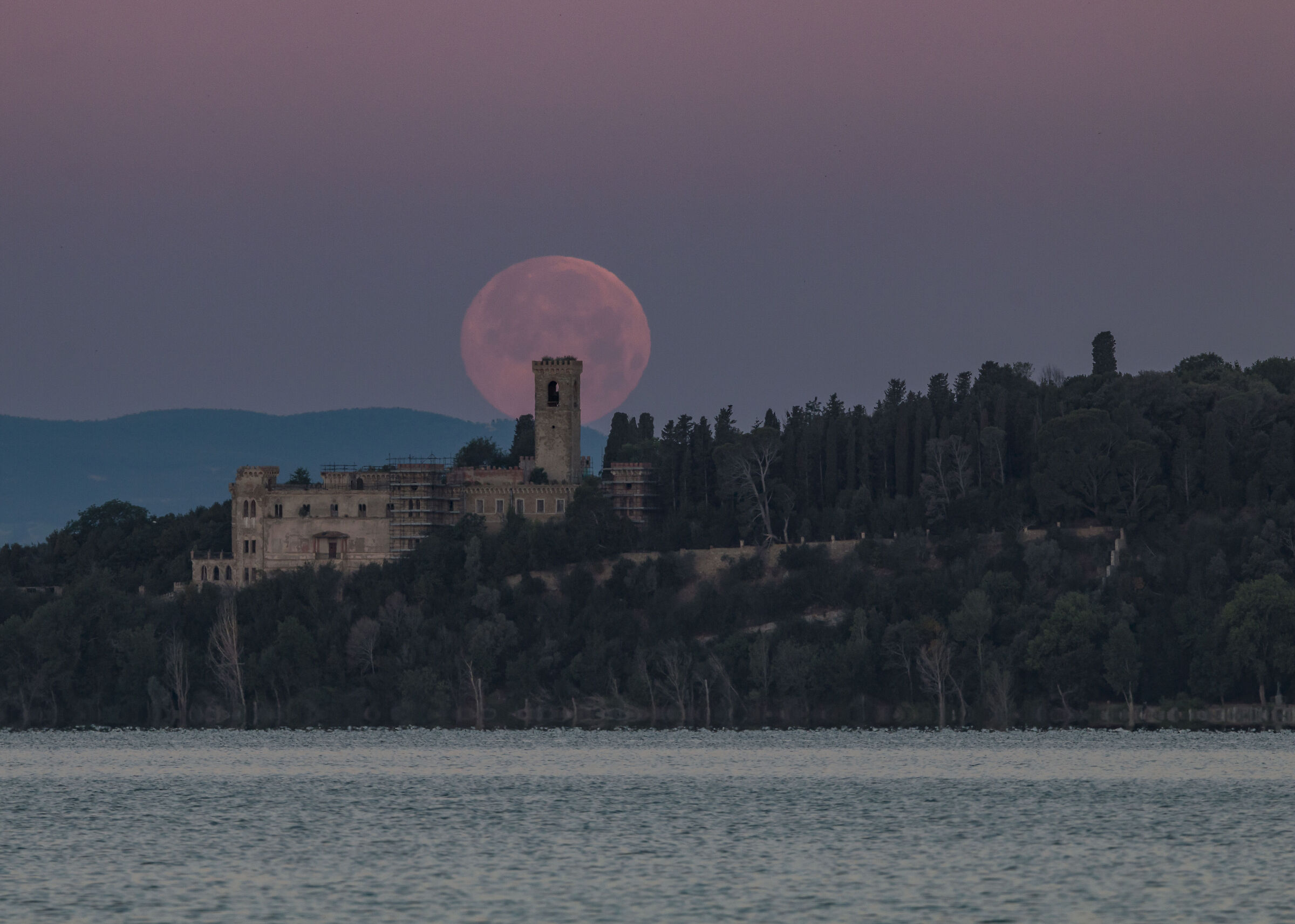 La Luna e il Castello ..
