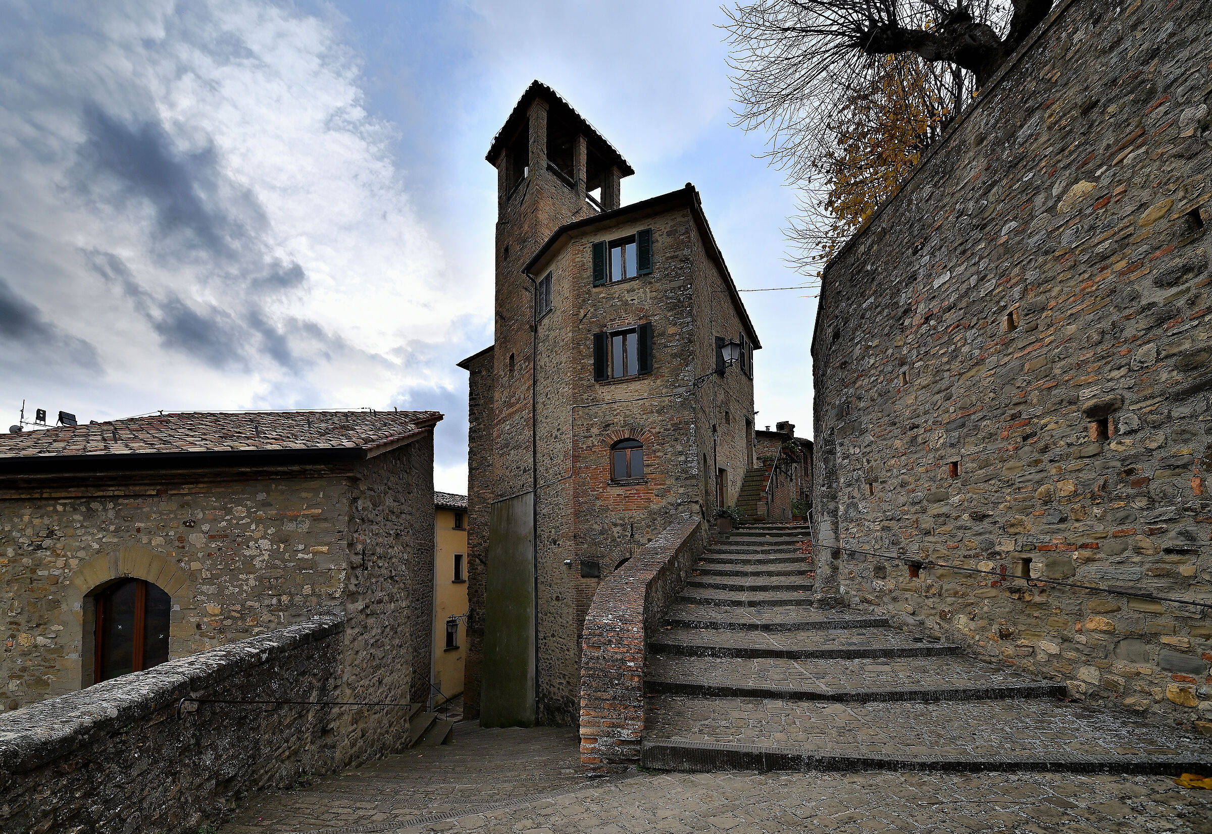 A walk in Montone (PG)