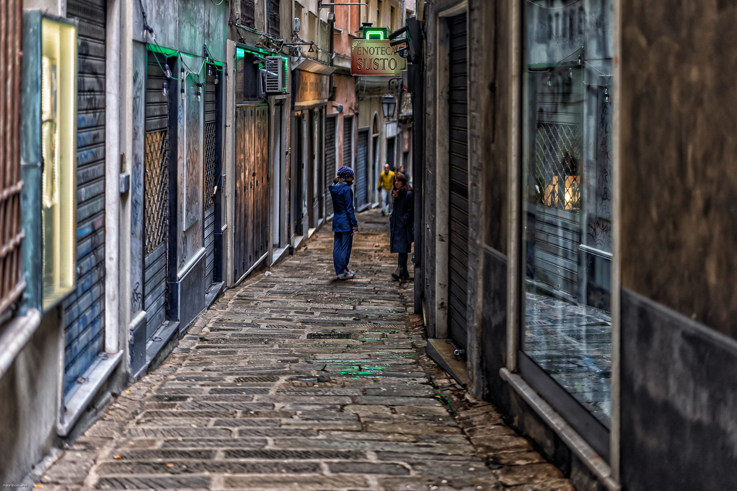 "y love caruggi"..vicoli di Genova