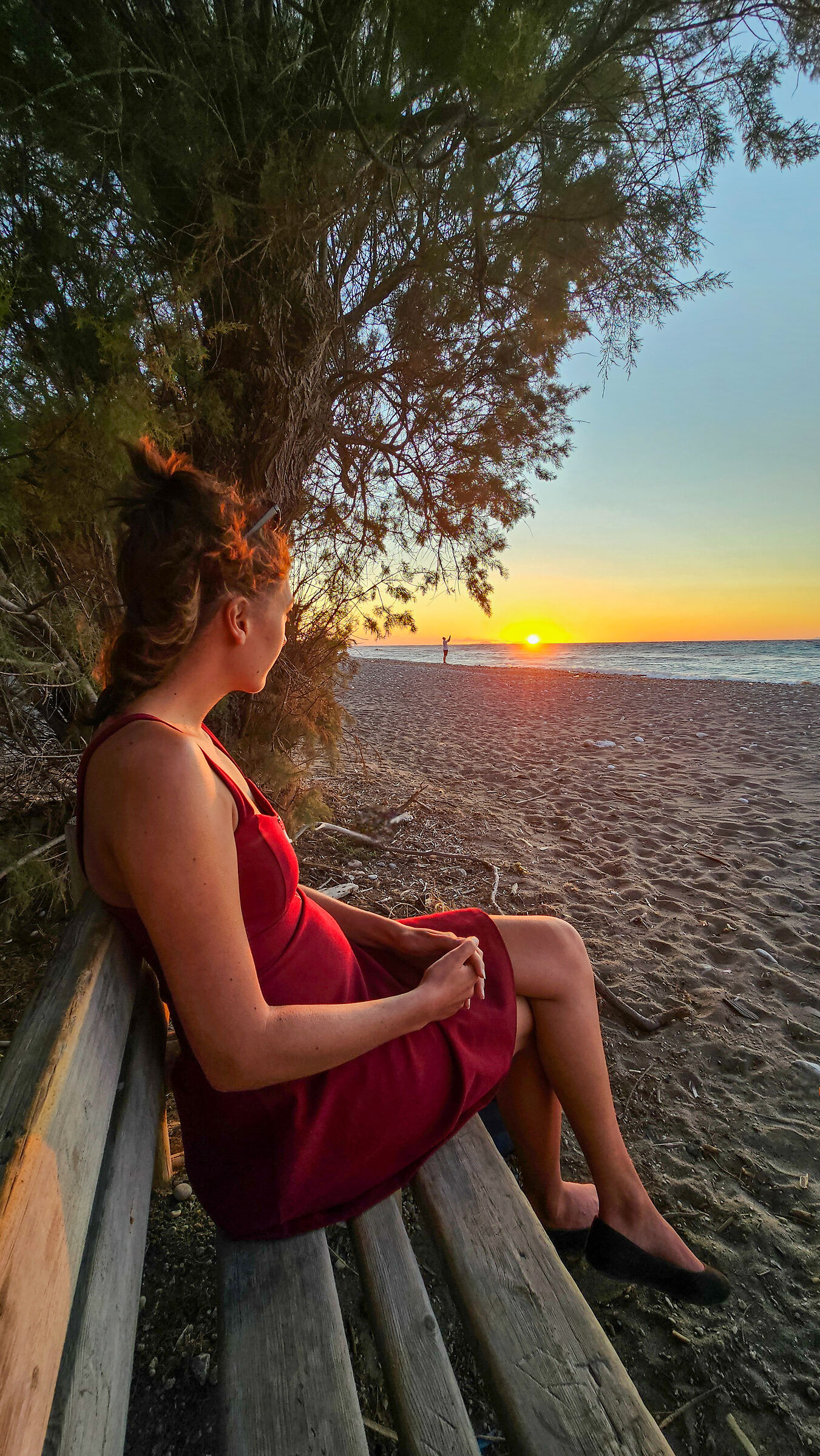 Ragazza sconosciuta al tramonto - Rodi
