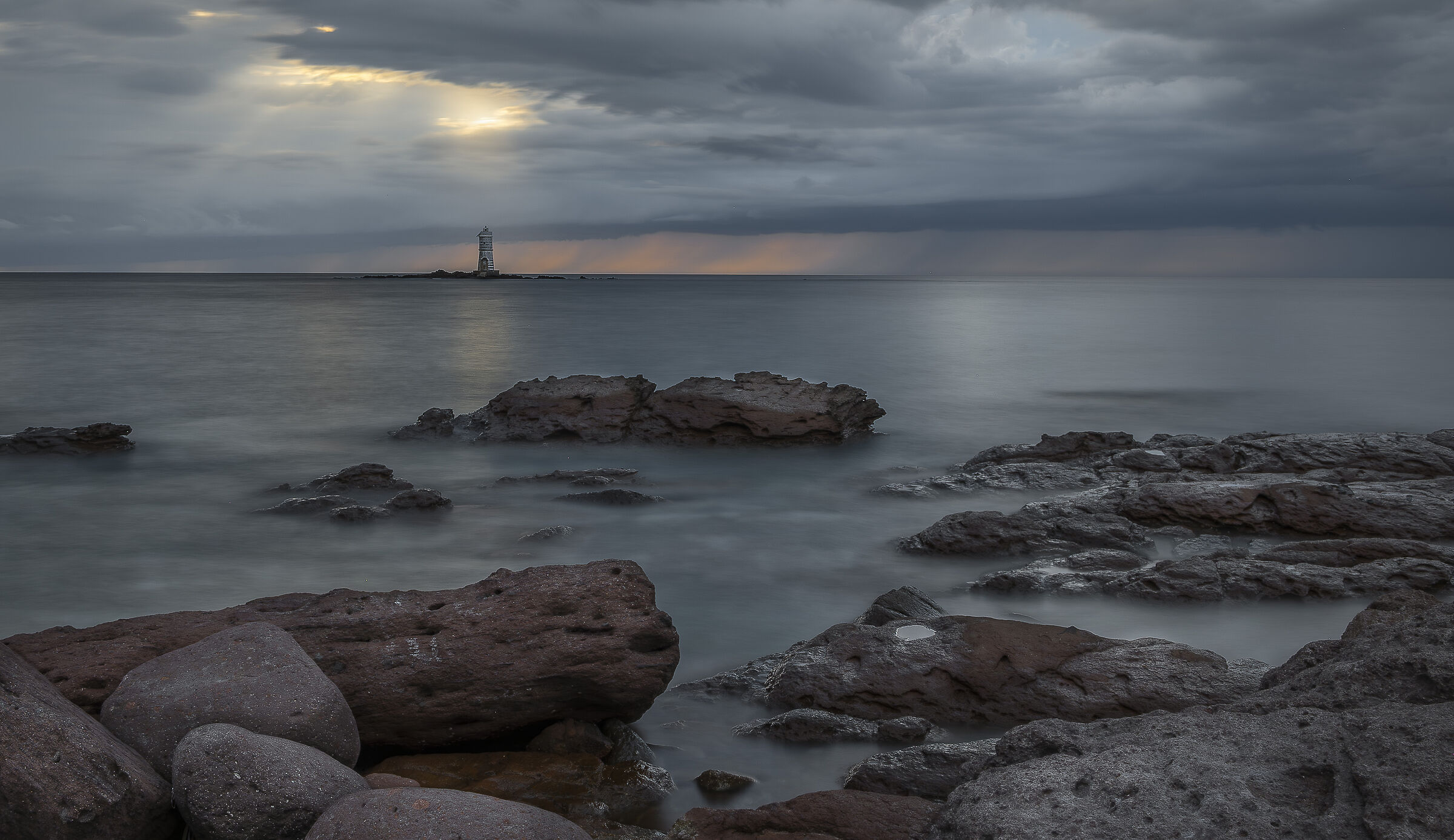 Lighthouse eats boats