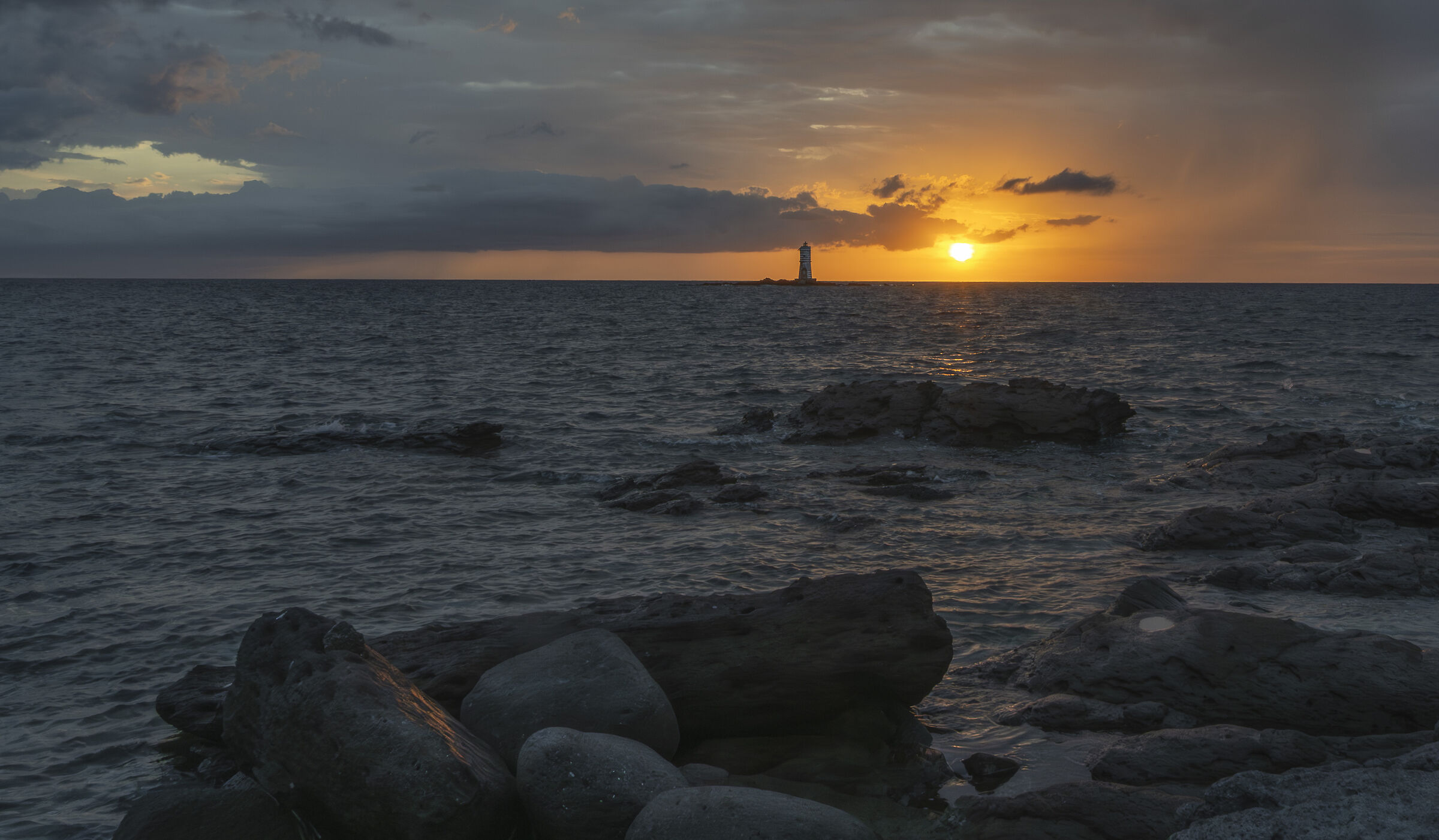 Lighthouse eats boats