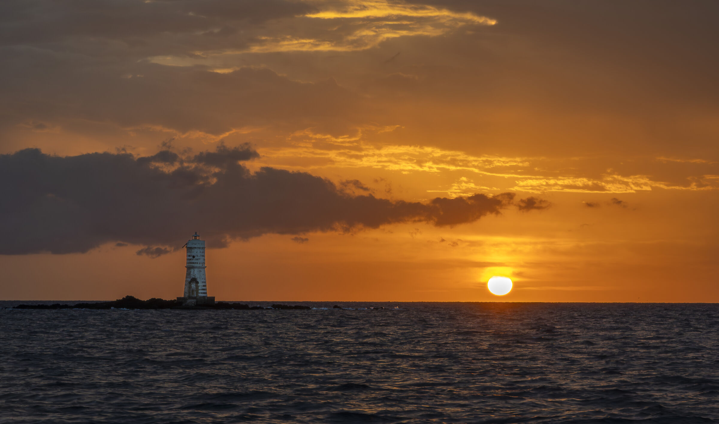 Lighthouse eats boats