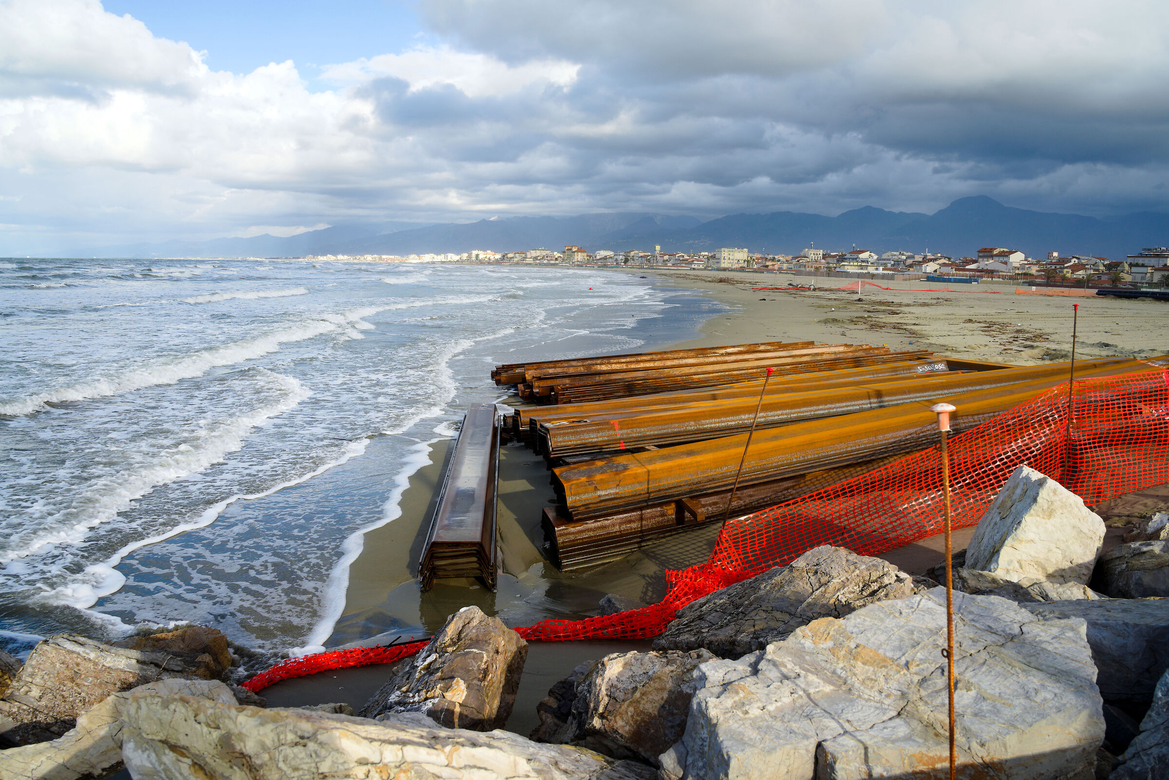 Lavori al molo di Viareggio
