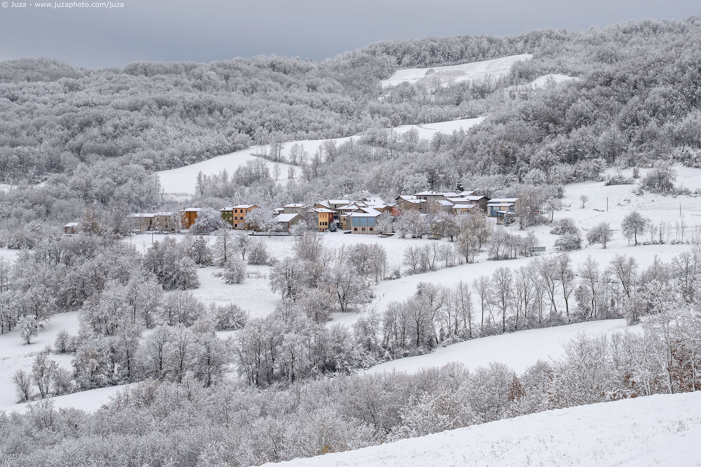 Color and snow in the Apennines
