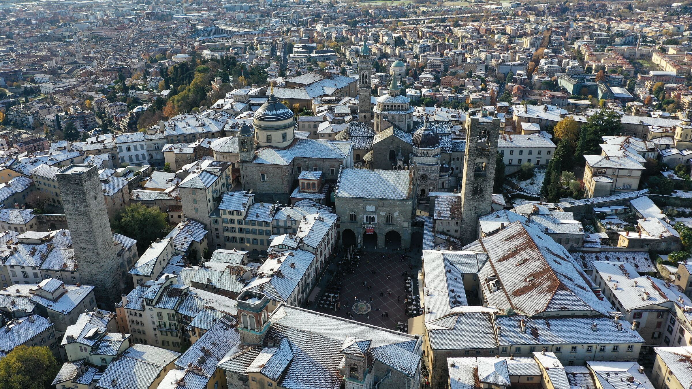 Sprinkle of snow on BERGAMO ALTA