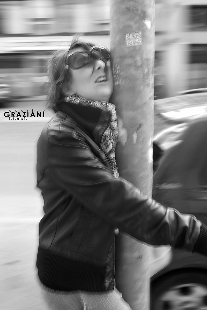 a shackle for the head