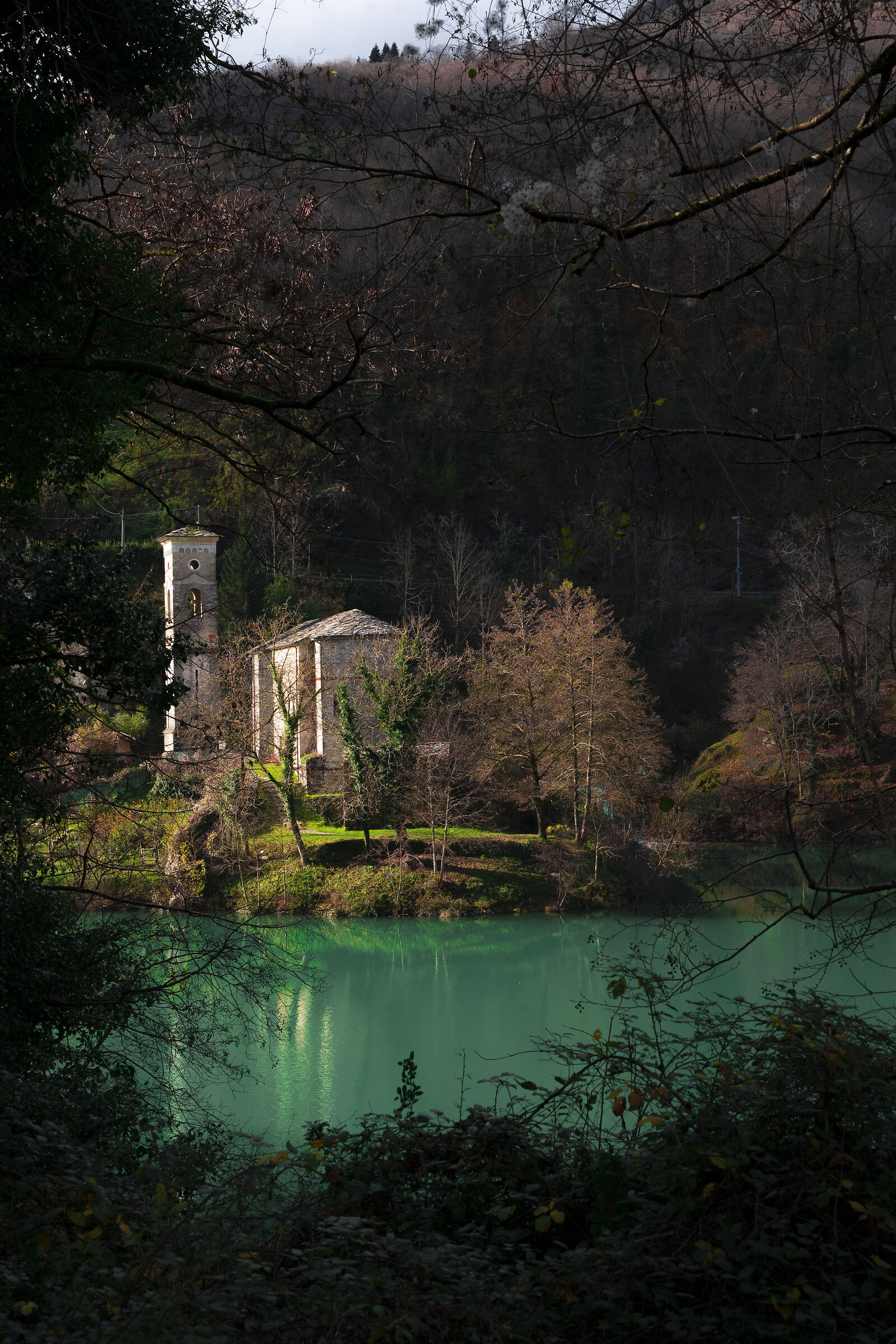 Riflessi di pietra e cielo