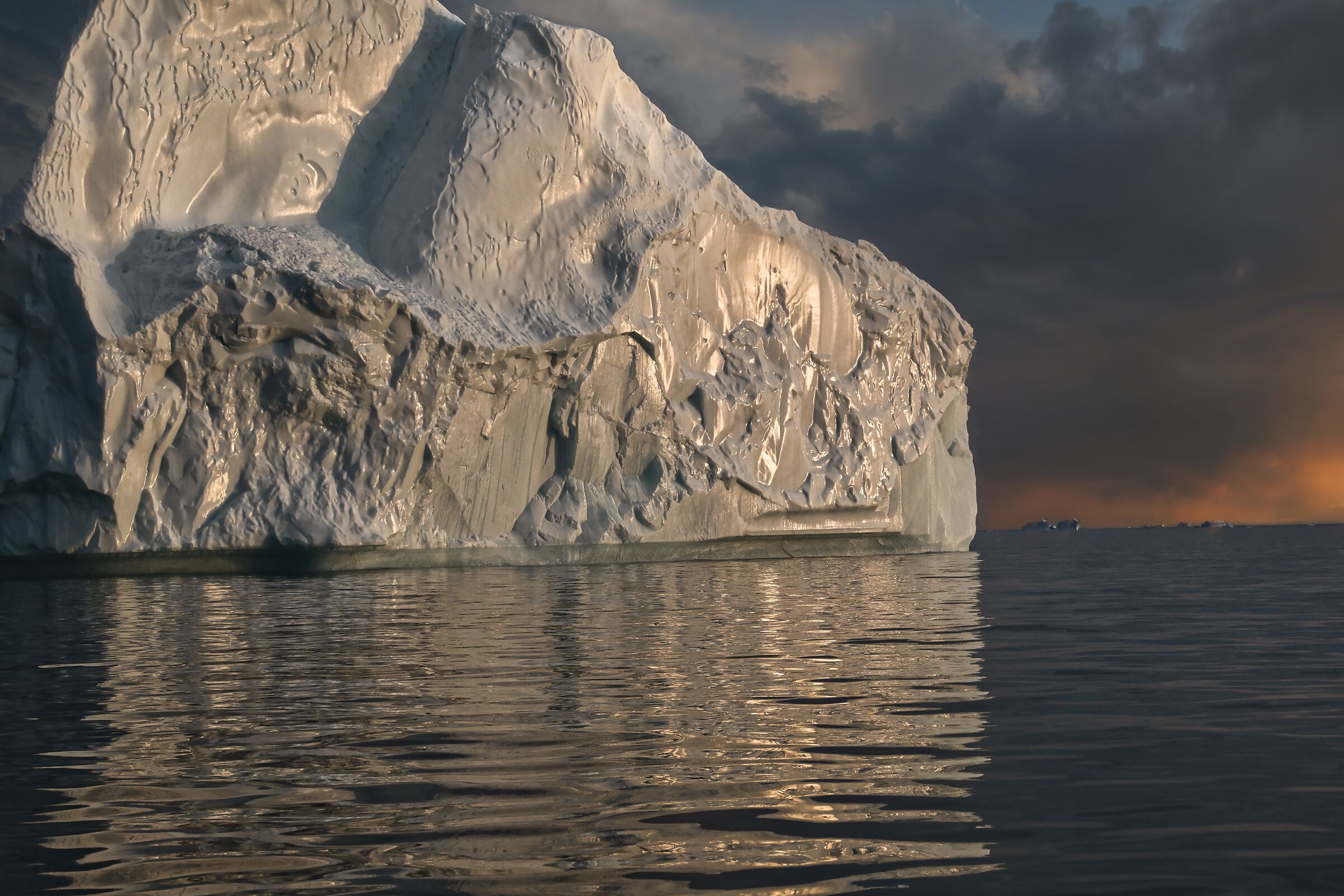 The Iceberg absorbs the color of Nature