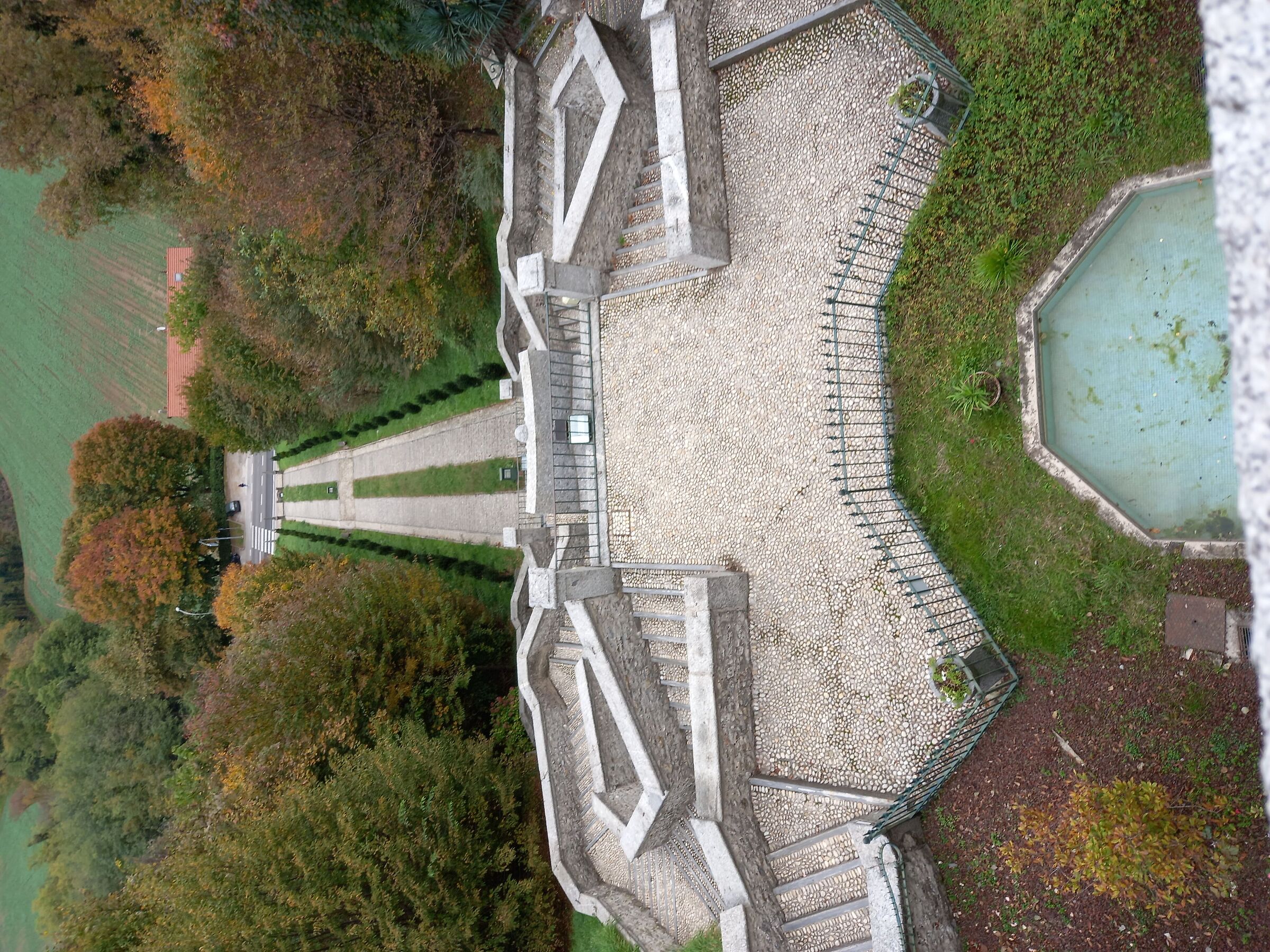 scalinata santuario Madonna del bosco
