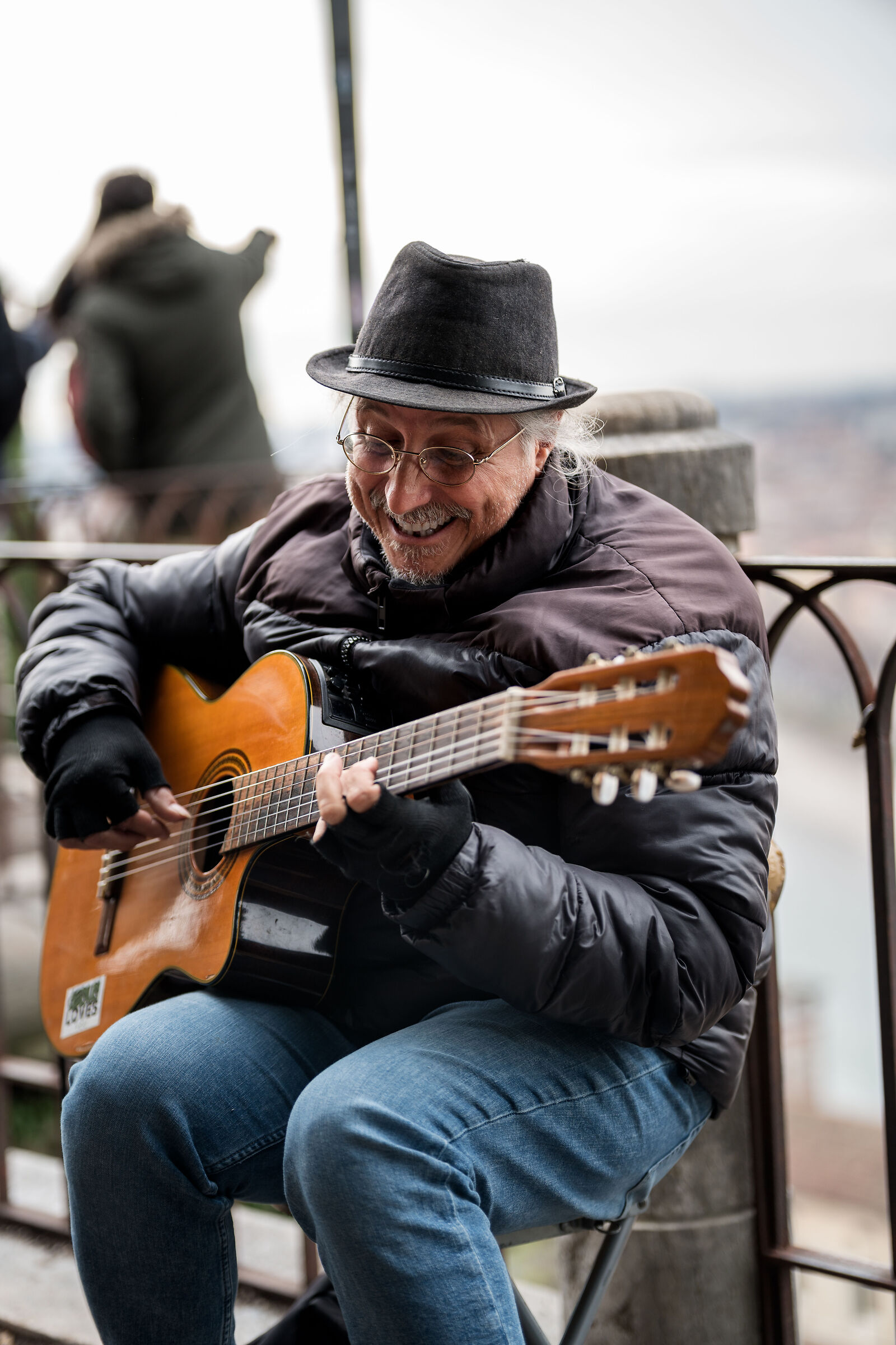Street guitarist in Verona