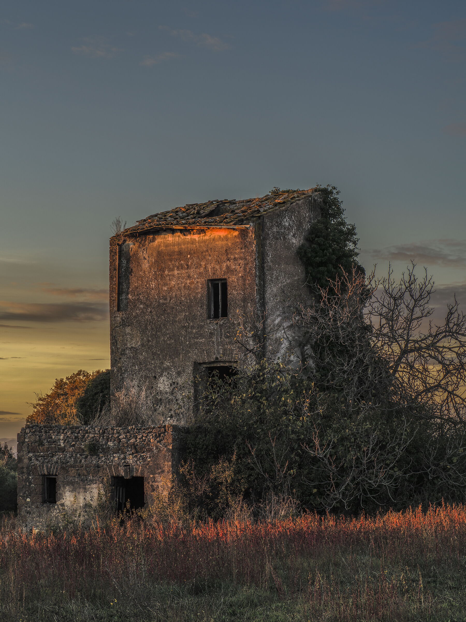 Rovine al tramonto