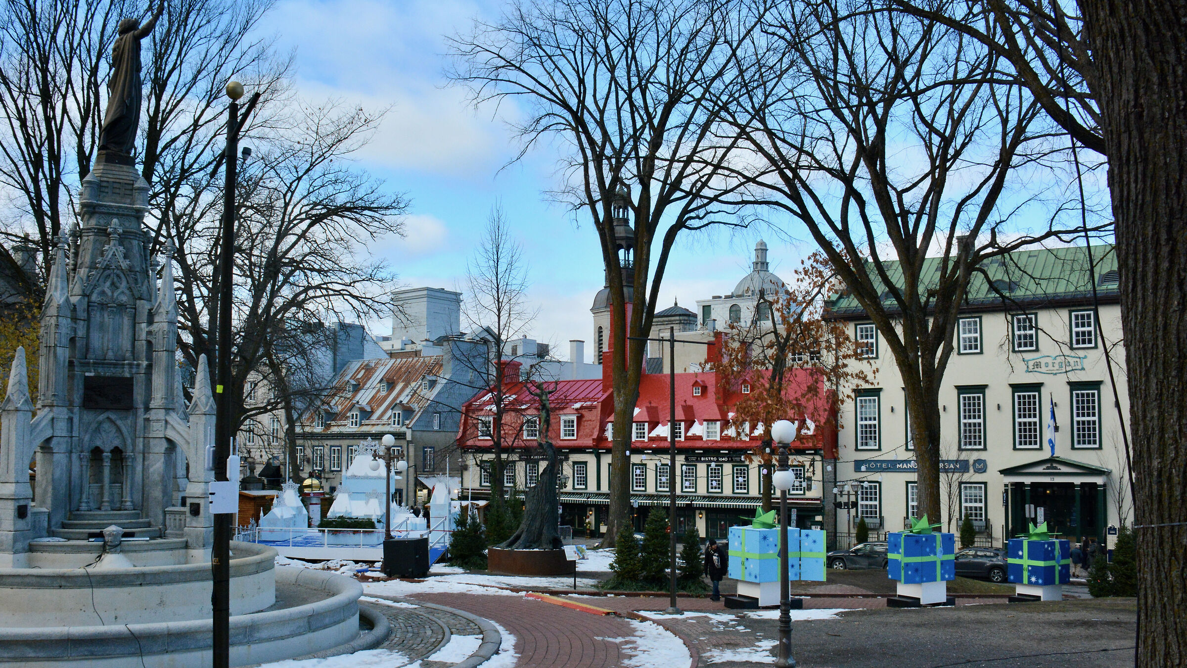 Come and collect your 2025 holiday gift!