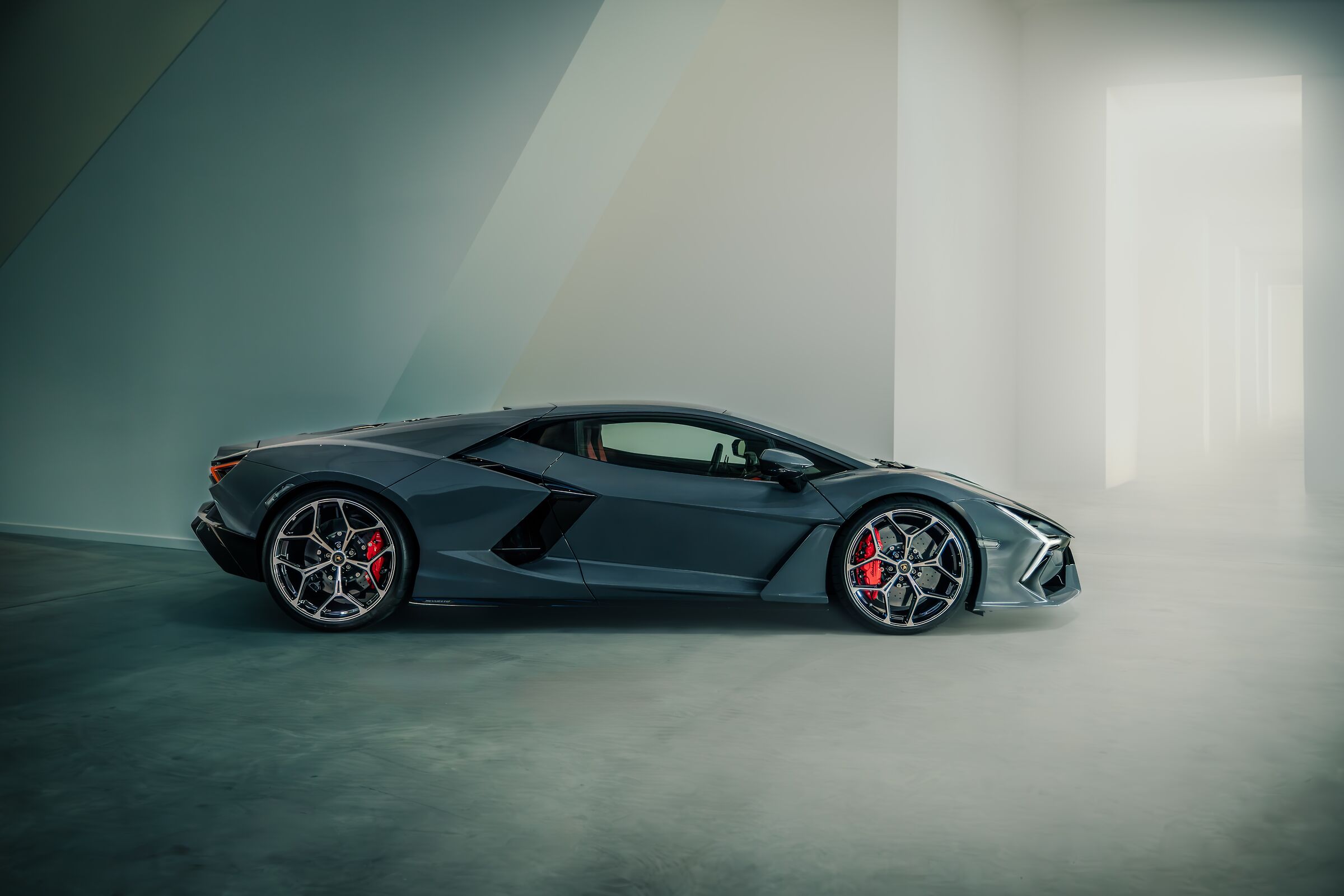 Lamborghini Revuelto